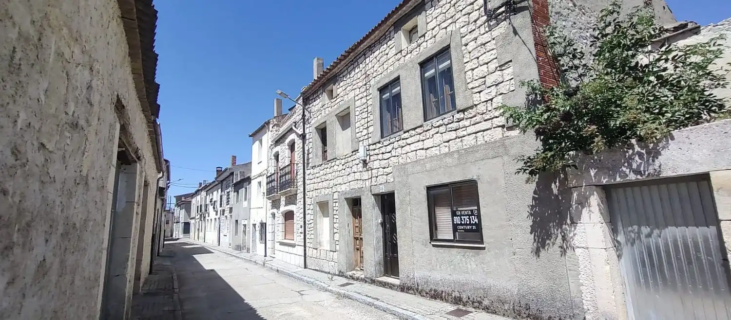 Casa adosada en venda a Escuderos, Campaspero