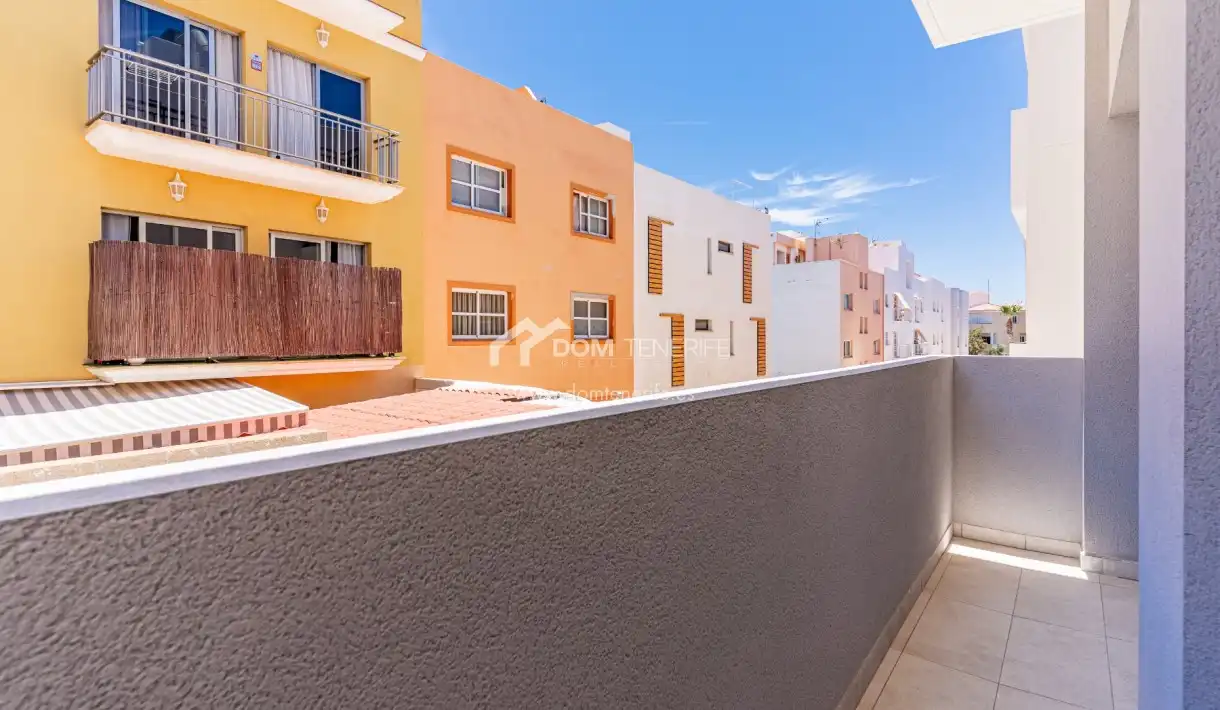 Vista exterior de Pis en venda en Guía de Isora amb Terrassa i Piscina