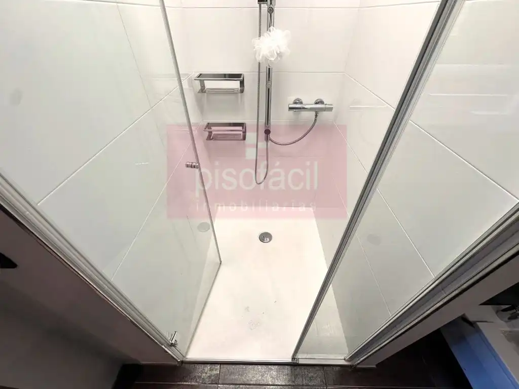 Bathroom of Flat for rent in Lugo