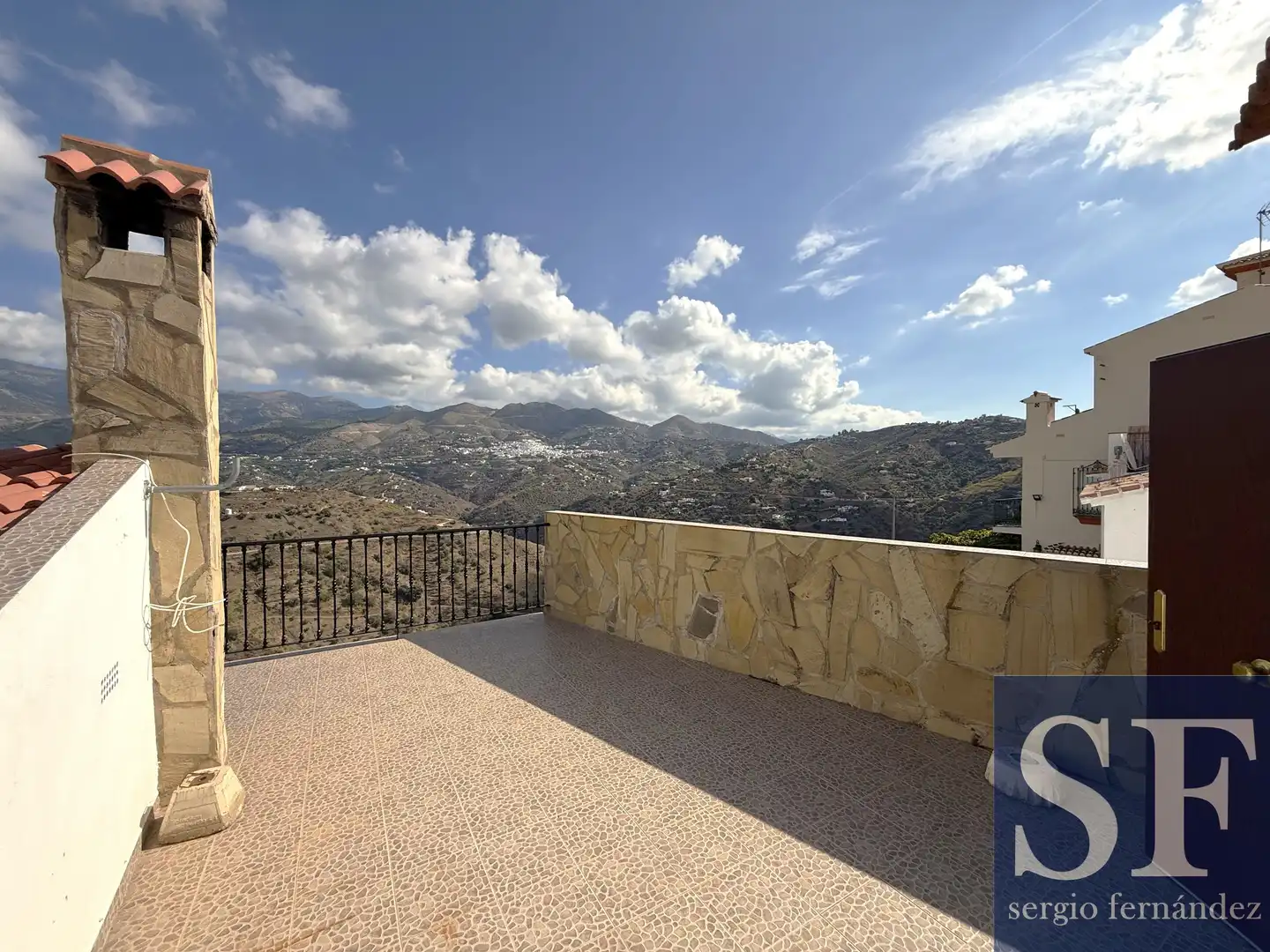Terrace of Detached homes for sale in Sayalonga, Málaga