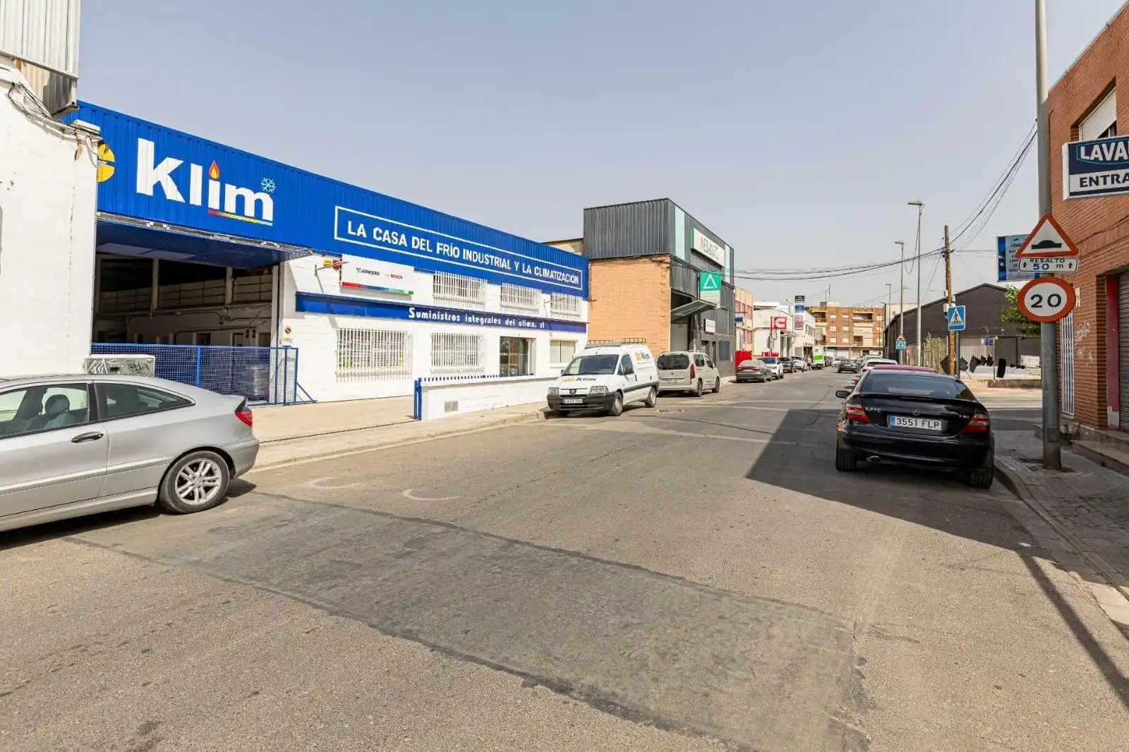 Außenansicht von Fabrikhallen zur Miete in Alicante / Alacant