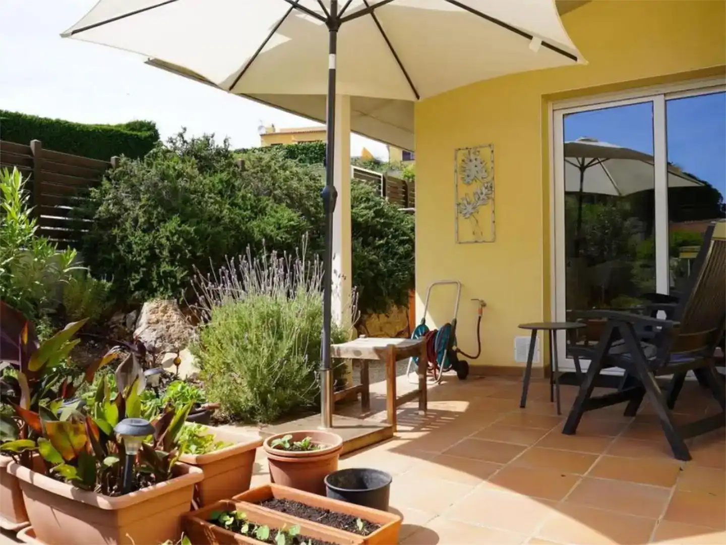 Terrasse von Country house zur Miete in L'Estartit mit Klimaanlage, Schwimmbad und Balkon