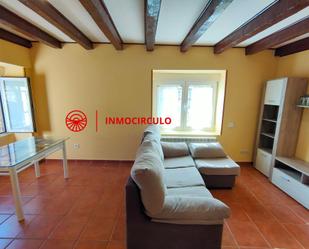 Sala d'estar de Casa adosada en venda en Albillos amb Calefacció i Jardí privat