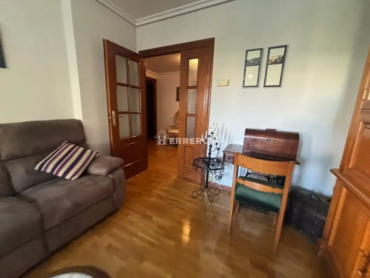 Piso en venta en  Logroño con Calefacción, Parquet y Terraza