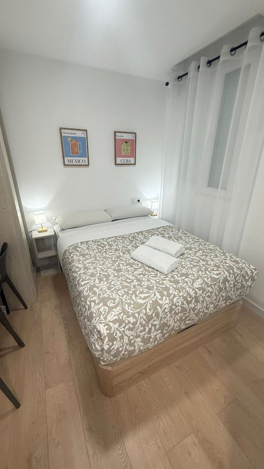 Bedroom of Flat to rent in  Madrid Capital  with Air Conditioner, Washing machine and TV