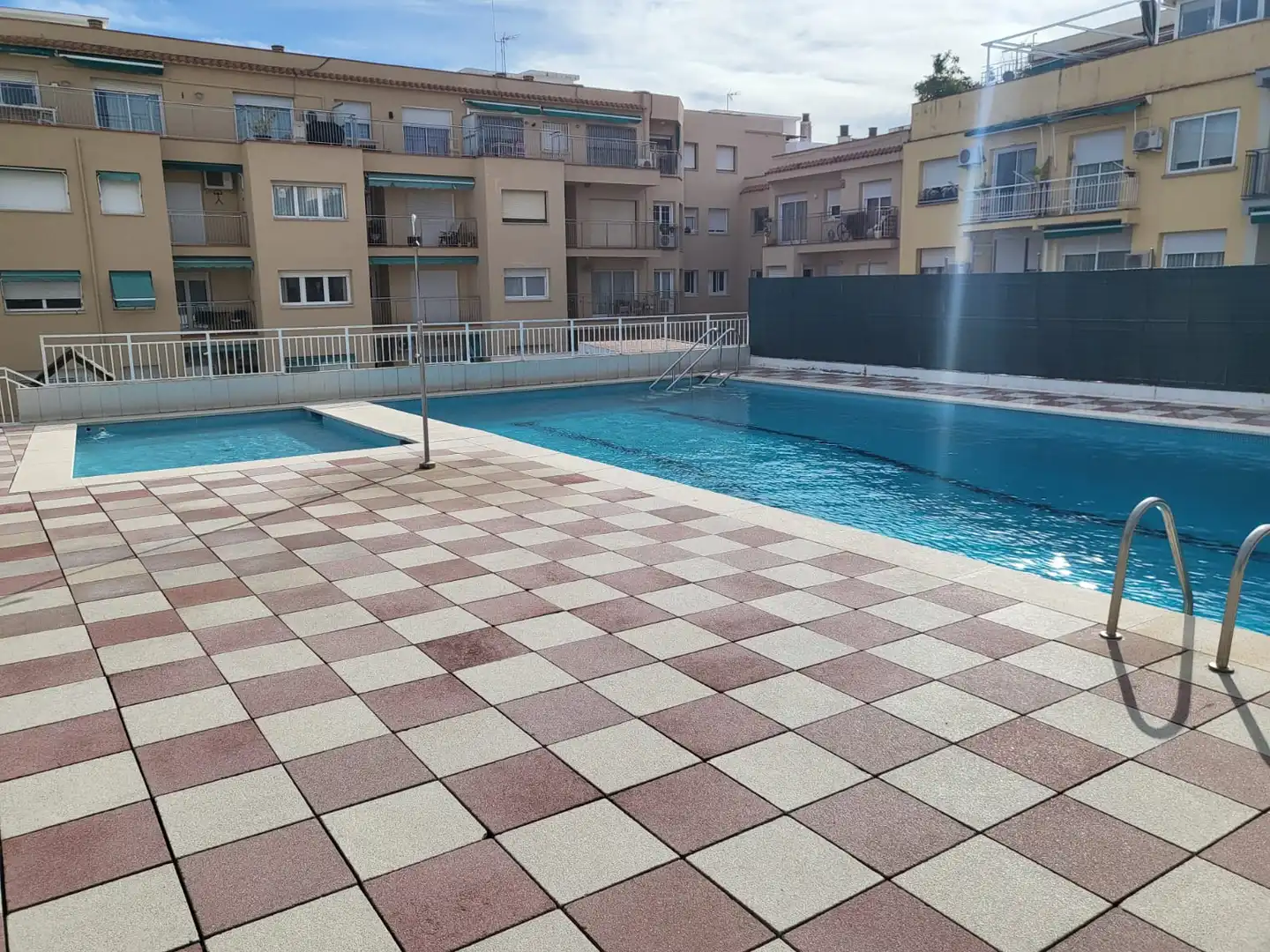 Piscina de Pis en venda en Badalona amb Aire condicionat, Calefacció i Parquet