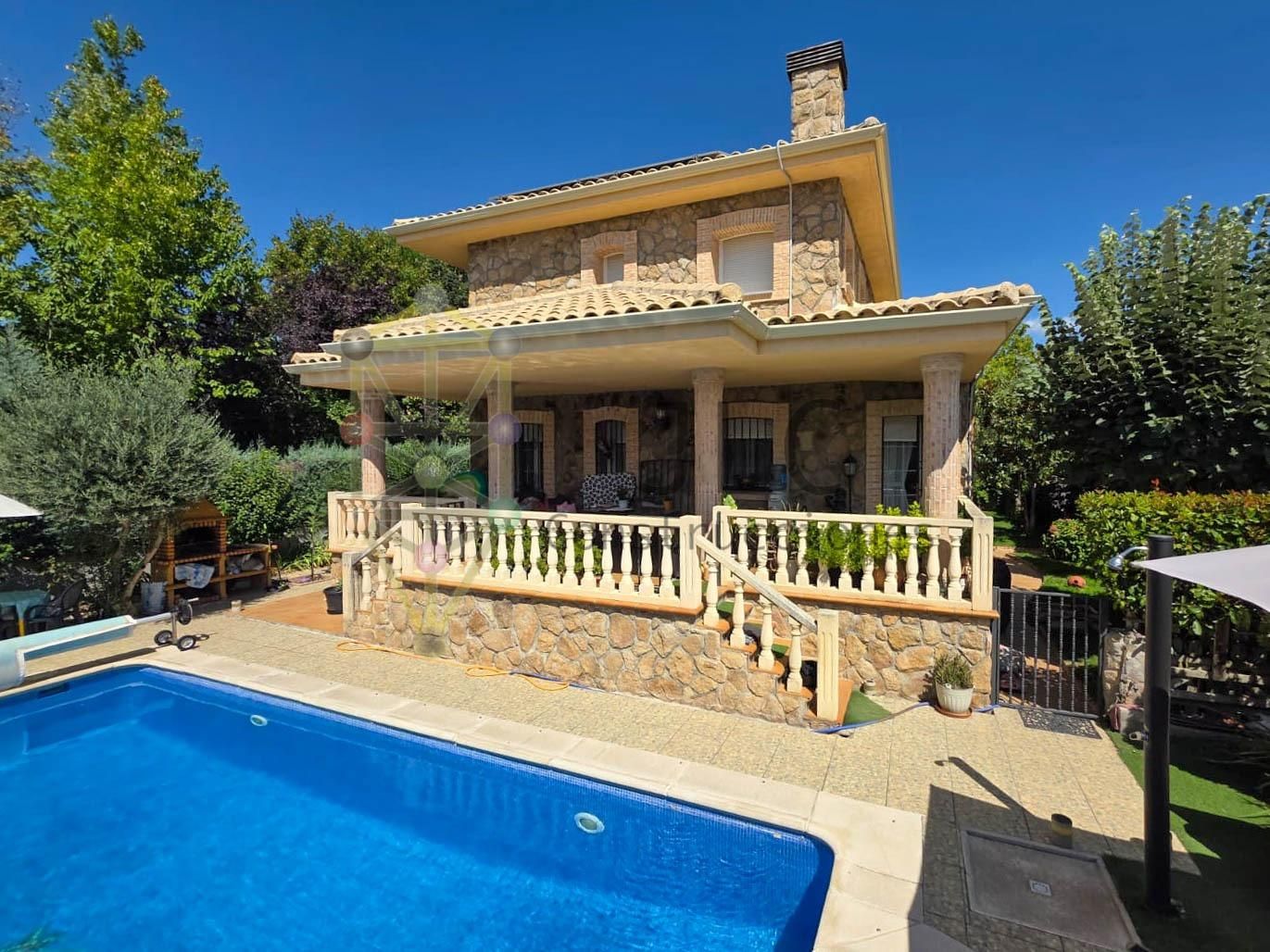 Exterior view of House or chalet for sale in Guadarrama  with Heating, Private garden and Terrace