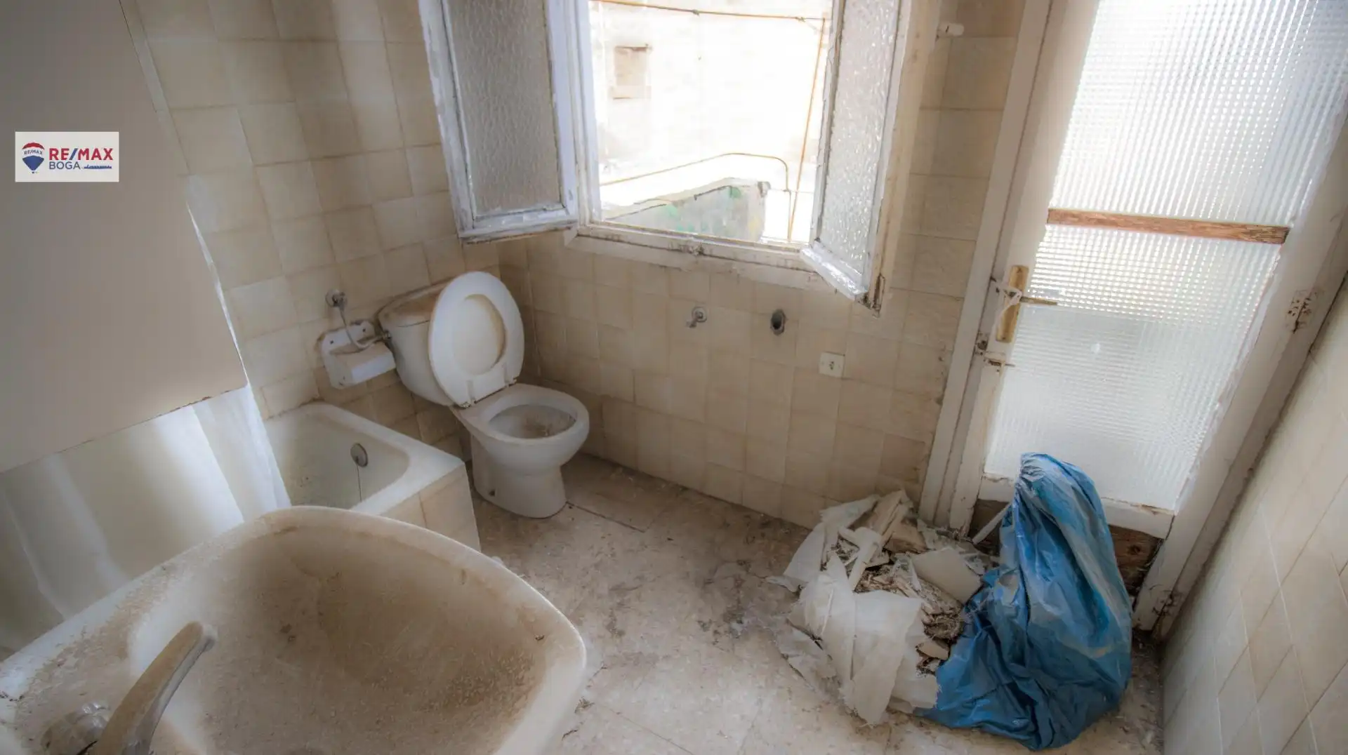 Badezimmer von Wohnung zum Verkauf in Novallas mit Terrasse