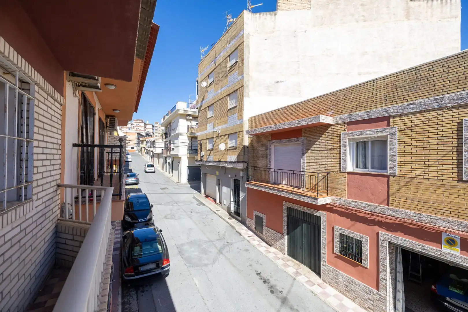 Vista exterior de Casa adosada en venta en Motril con Aire acondicionado, Calefacción y Terraza