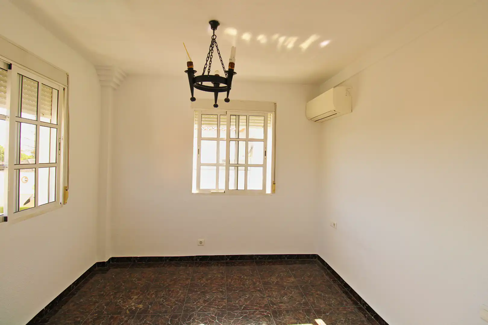 Casa adosada en venda en Alhaurín de la Torre amb Aire condicionat, Terrassa i Traster