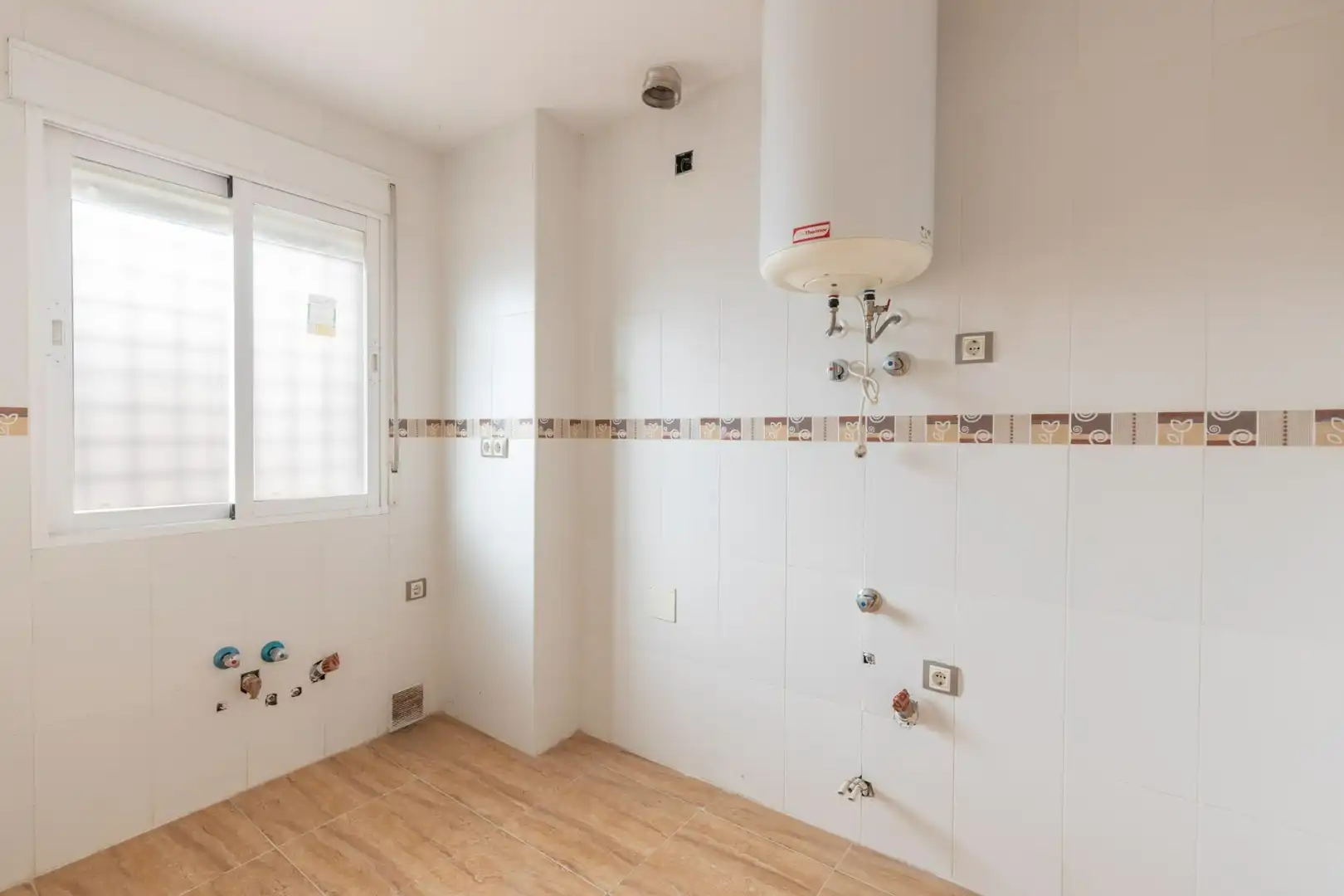 Baño de Piso en venta en Güevéjar con Balcón