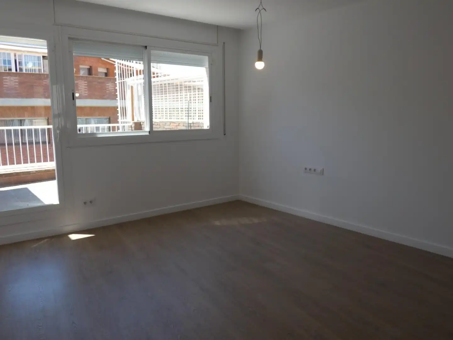 Schlafzimmer von Dachboden zur Miete in Barcelona mit Parkett