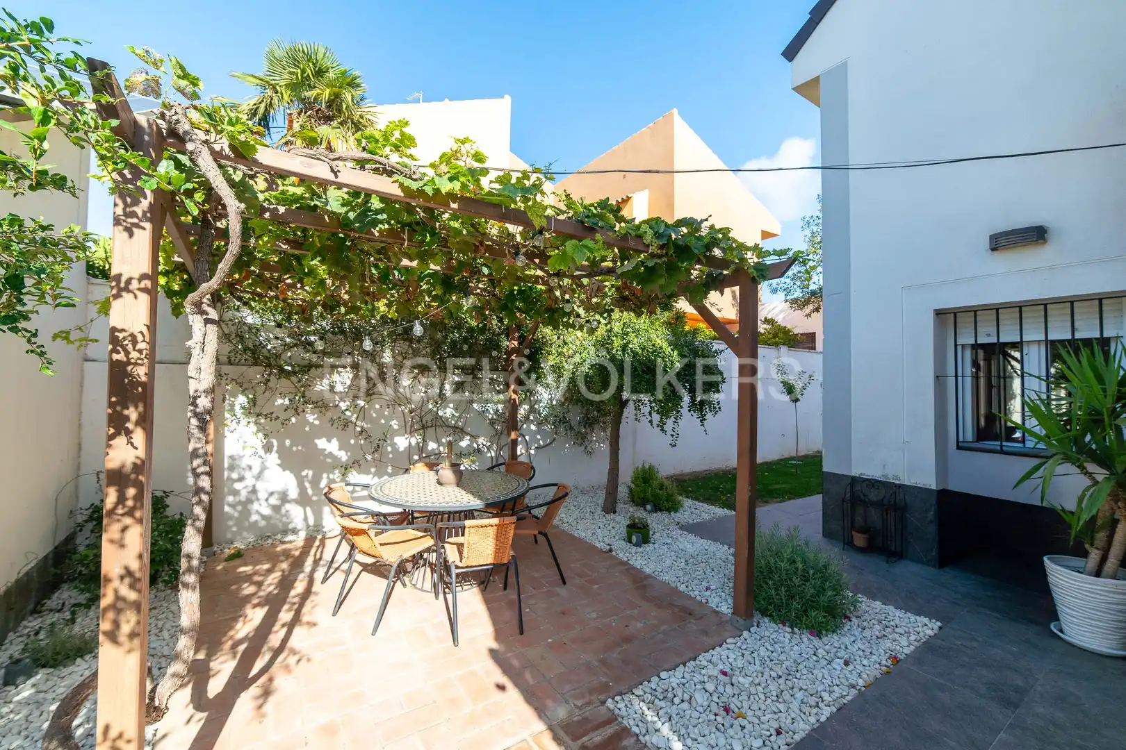 Vista exterior de Casa o xalet en venda en San Fernando amb Calefacció, Jardí privat i Terrassa
