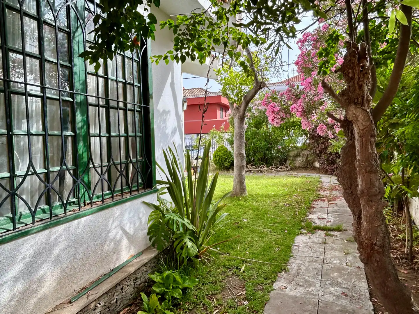 Vista exterior de Casa o xalet en venda en Las Palmas de Gran Canaria amb Calefacció, Jardí privat i Parquet