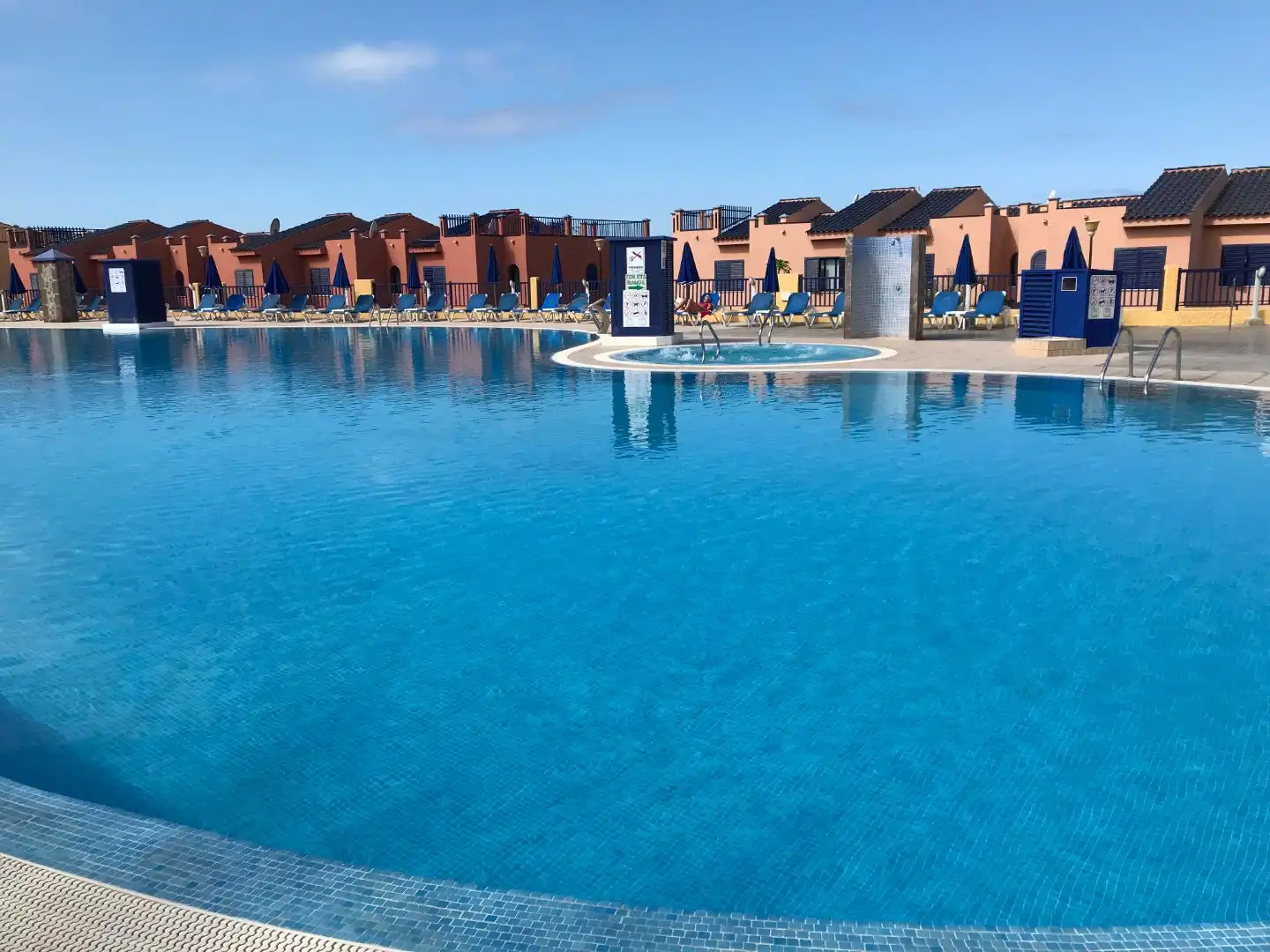 Duplex with pool to rent in Calle Mar Caspio 4
