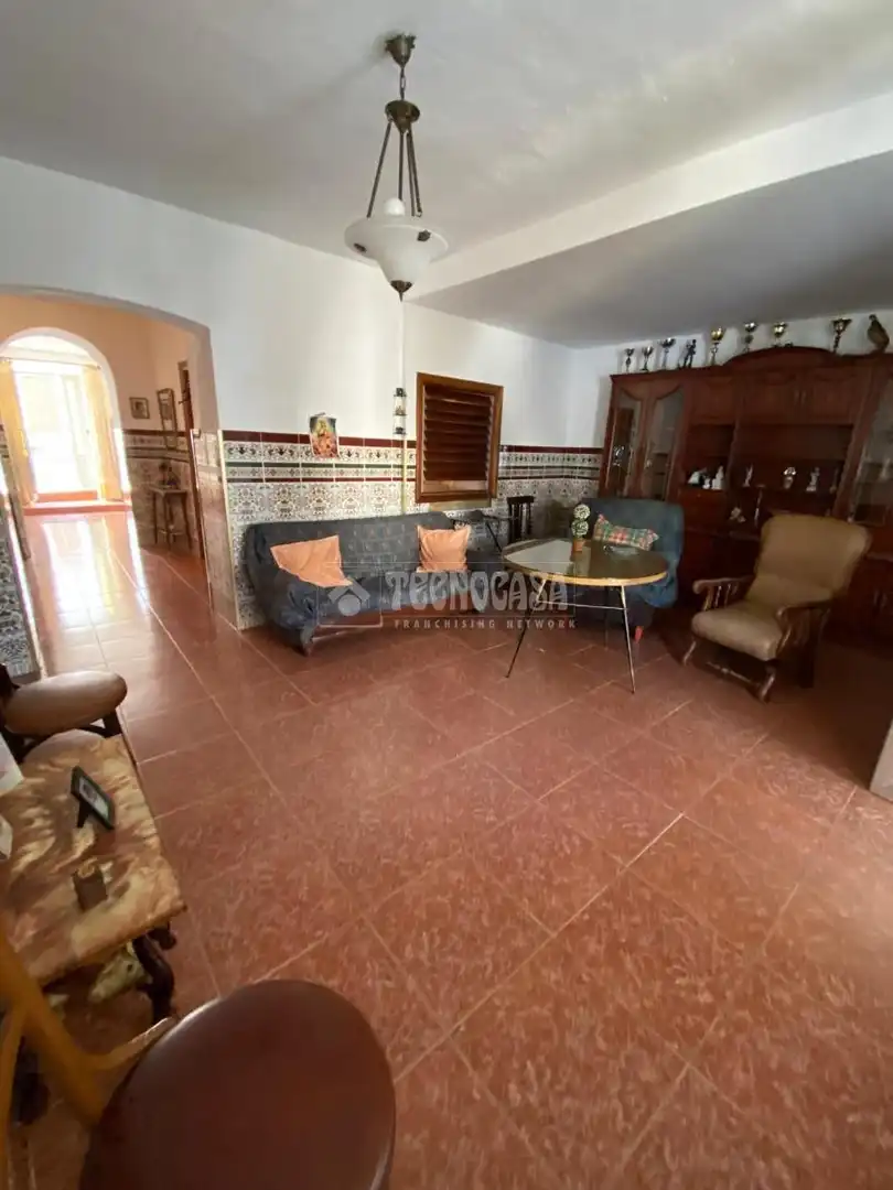 Sala d'estar de Casa adosada en venda en Esparragalejo amb Calefacció