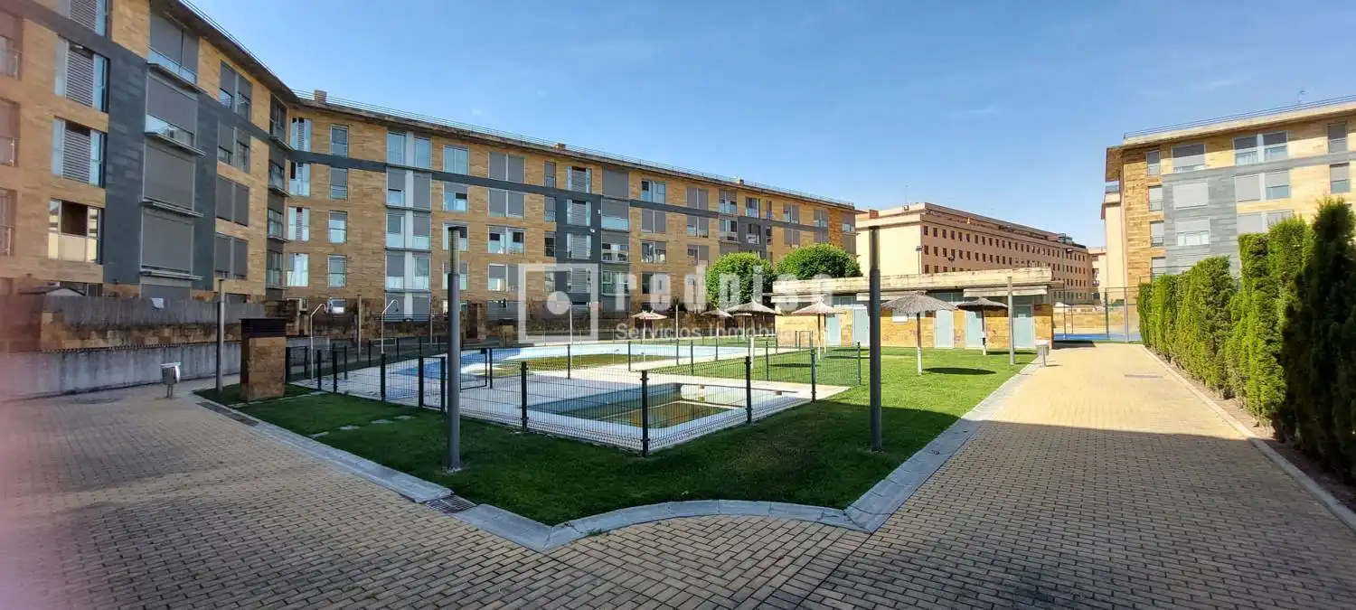 Vista exterior de Piso en venta en Talavera de la Reina con Aire acondicionado, Calefacción y Jardín privado