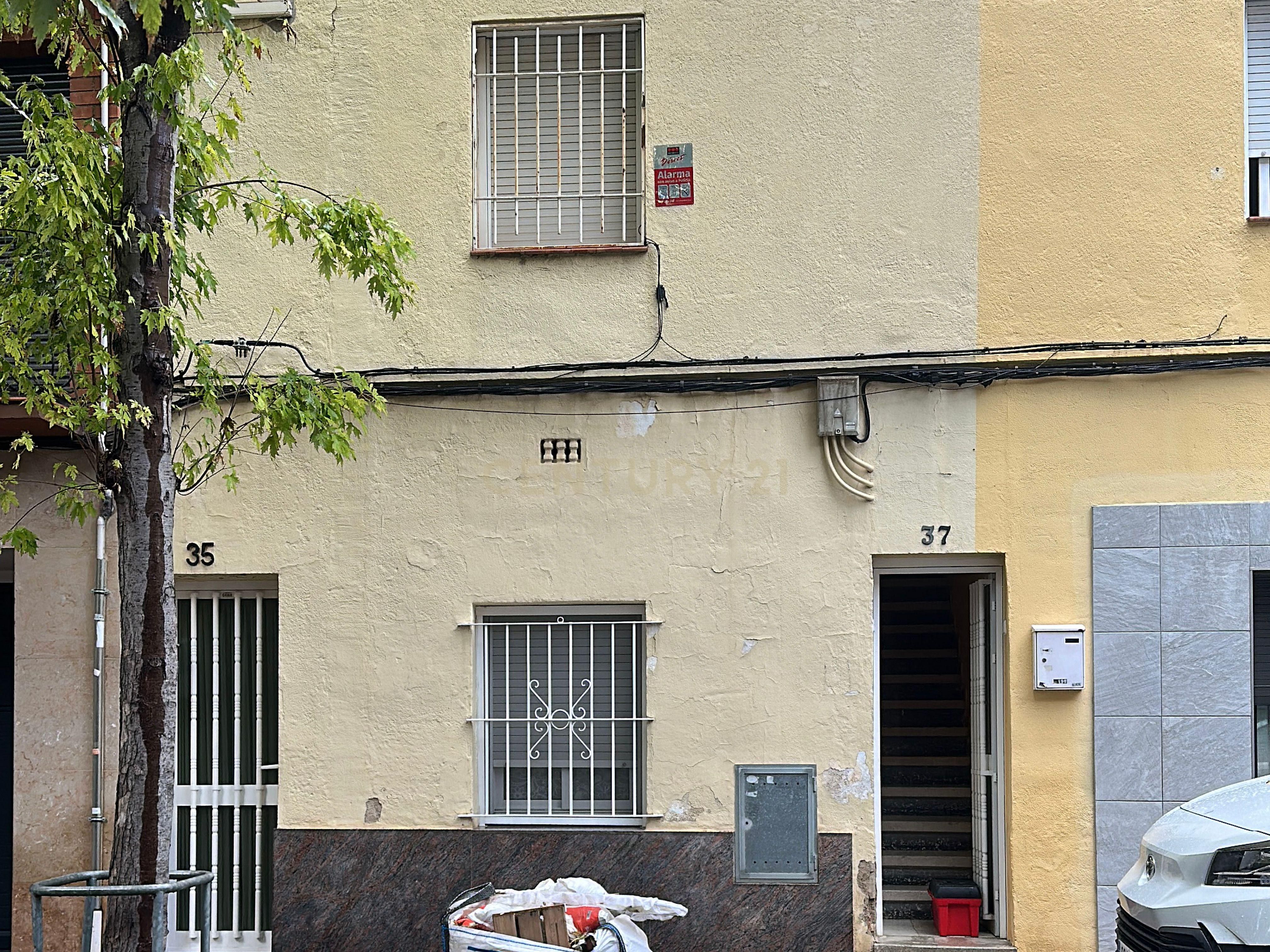 Exterior view of Flat for sale in Barberà del Vallès