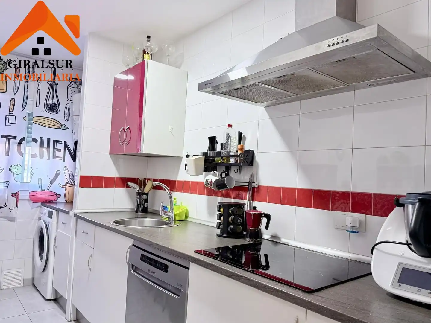 Kitchen of Flat for sale in Sevilla  with Air Conditioner, Terrace and Storage room