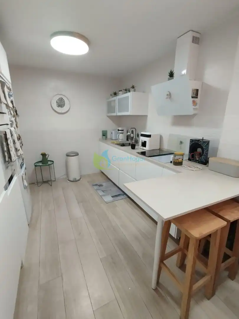 Kitchen of Flat for sale in Sevilla  with Furnished and Balcony