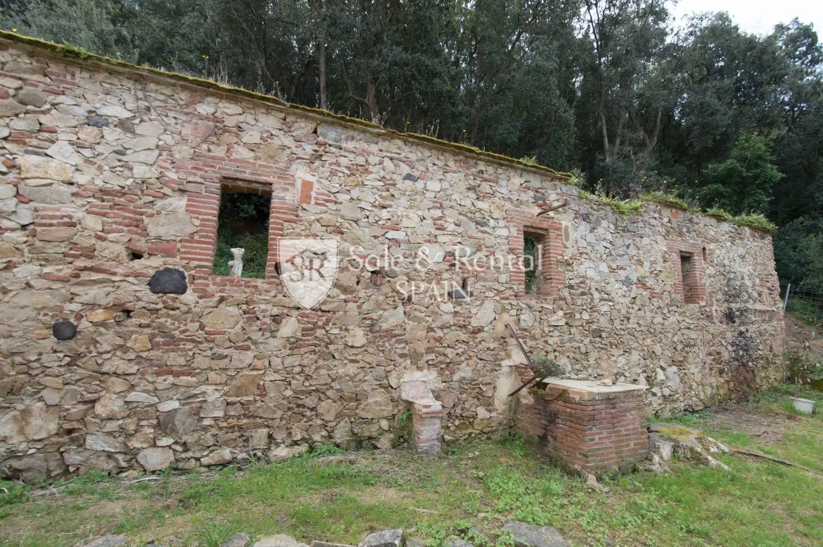 Vista exterior de Finca rústica en venda en Sant Pol de Mar amb Jardí privat i Traster