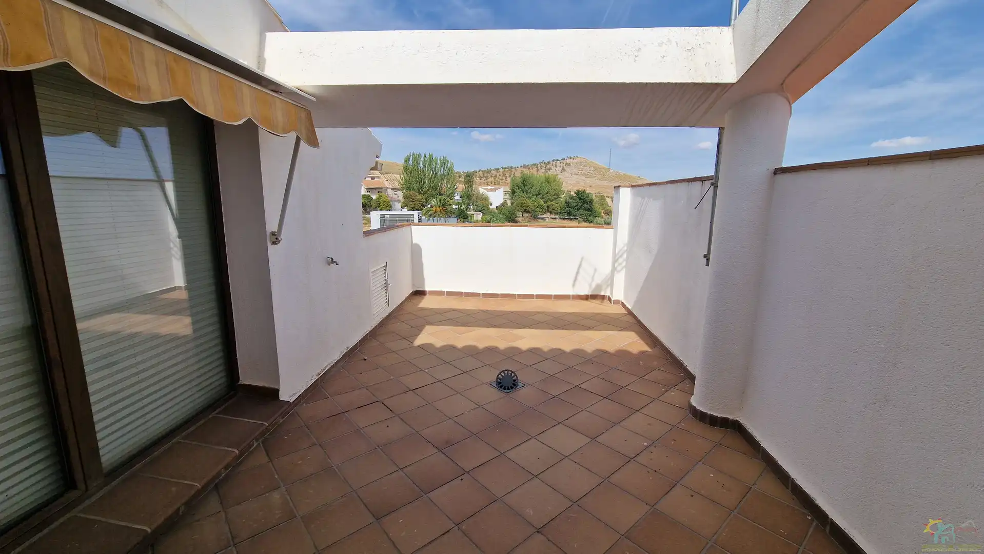 Terrasse von Einfamilien-Reihenhaus zum Verkauf in Diezma mit Klimaanlage, Heizung und Privatgarten