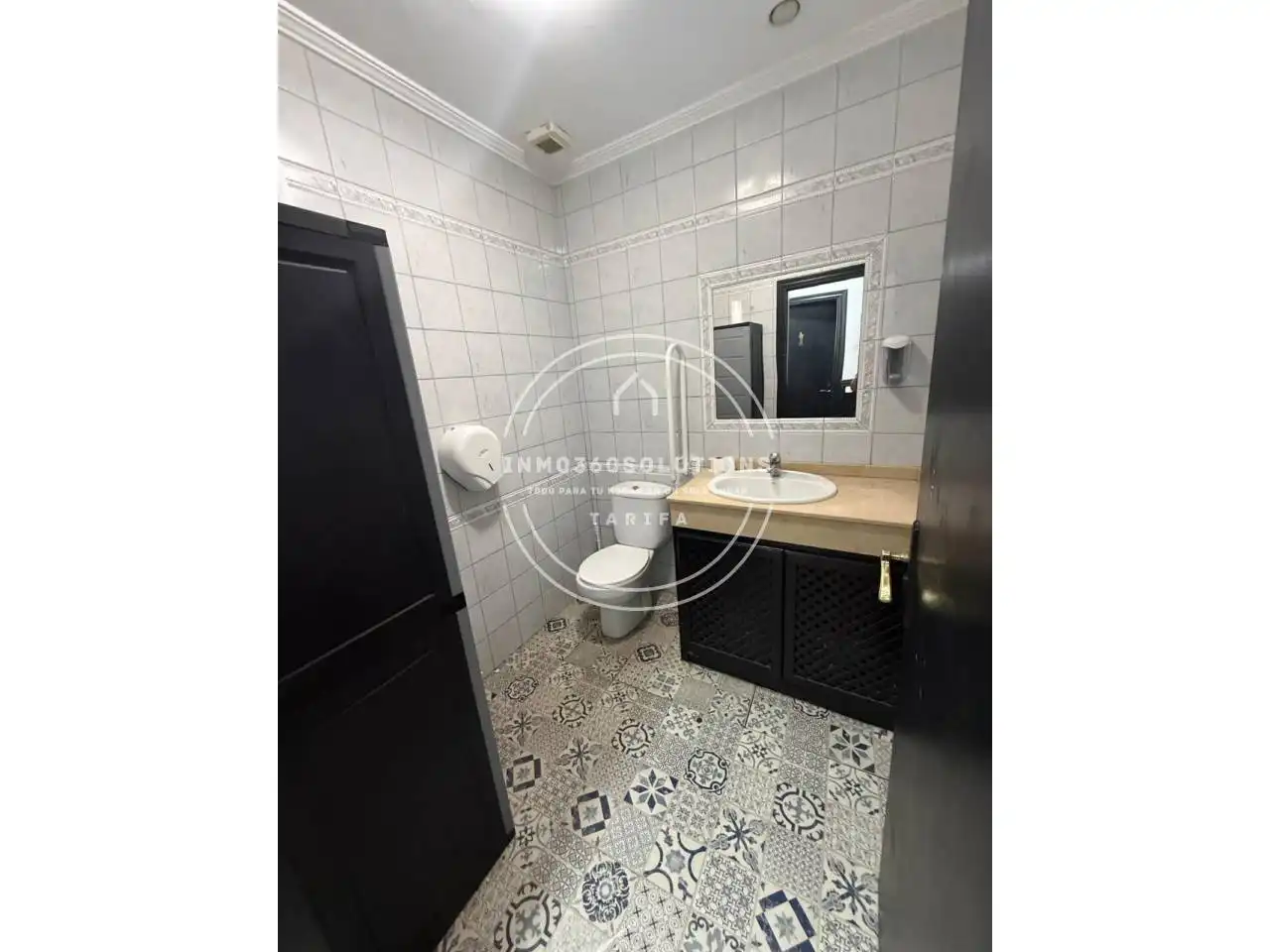 Bathroom of Buildings for sale in Los Barrios