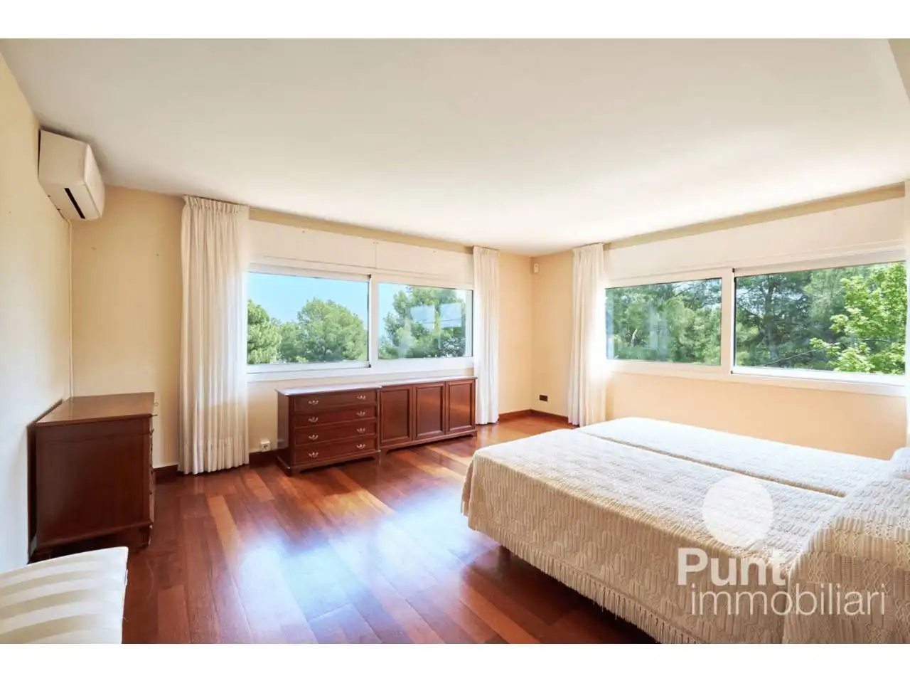 Habitación de Casa o chalet en venta en Premià de Dalt con Aire acondicionado, Calefacción y Jardín privado