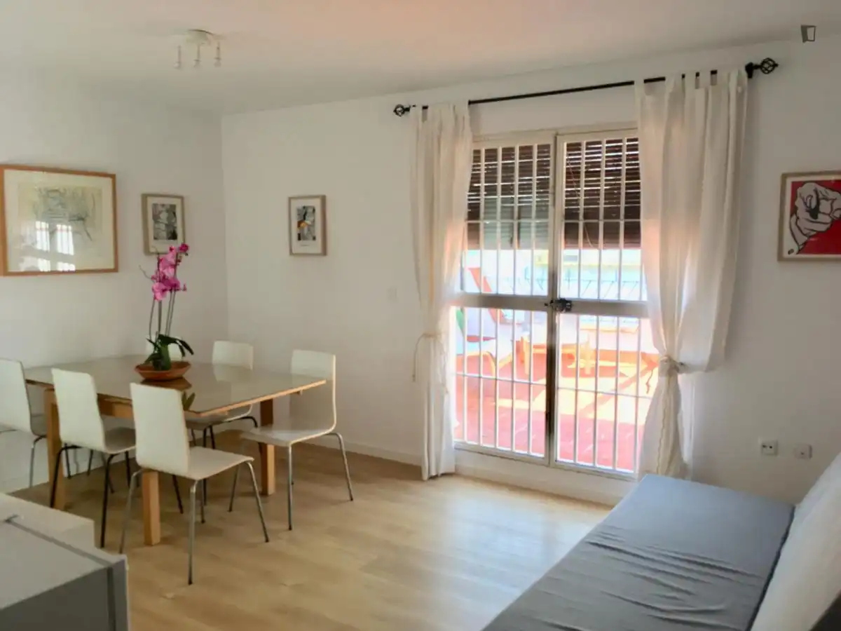 Room in Triana Este