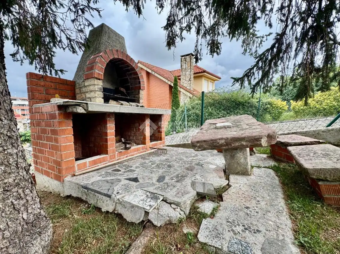 Terrassa de Casa o xalet en venda en El Astillero   amb Calefacció, Parquet i Terrassa