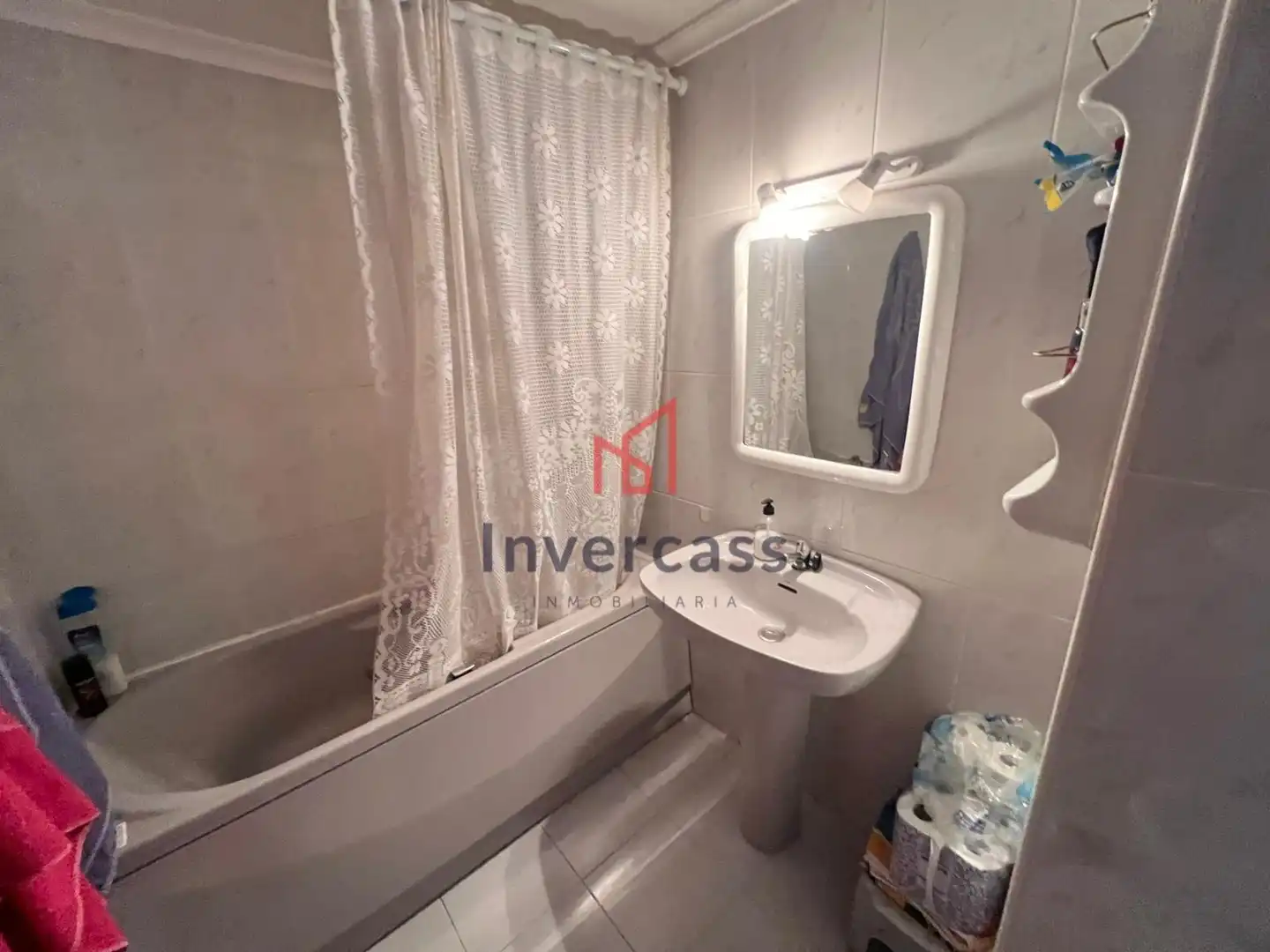 Baño de Piso en venta en Castro-Urdiales con Calefacción y Terraza