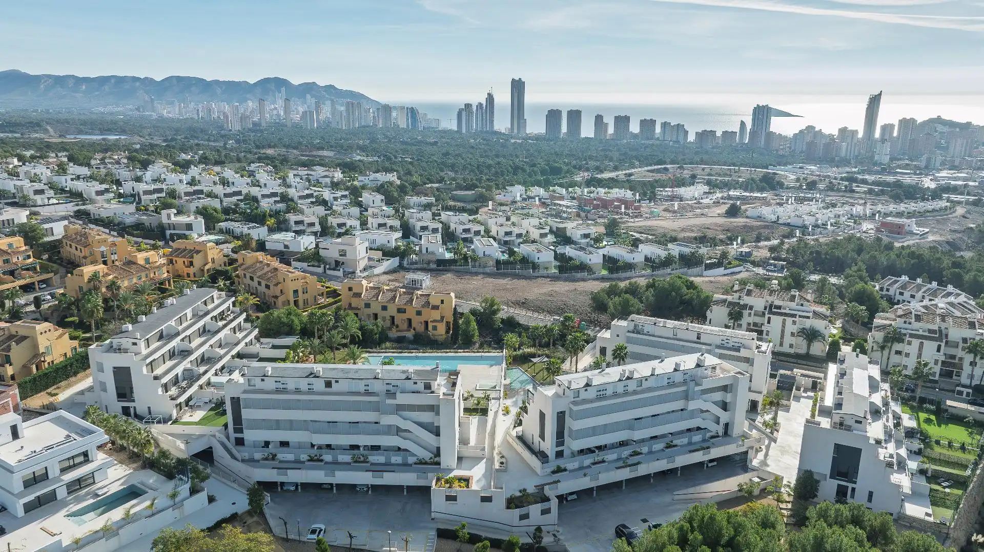 Vista exterior de Dúplex en venda en Finestrat amb Aire condicionat, Calefacció i Jardí privat