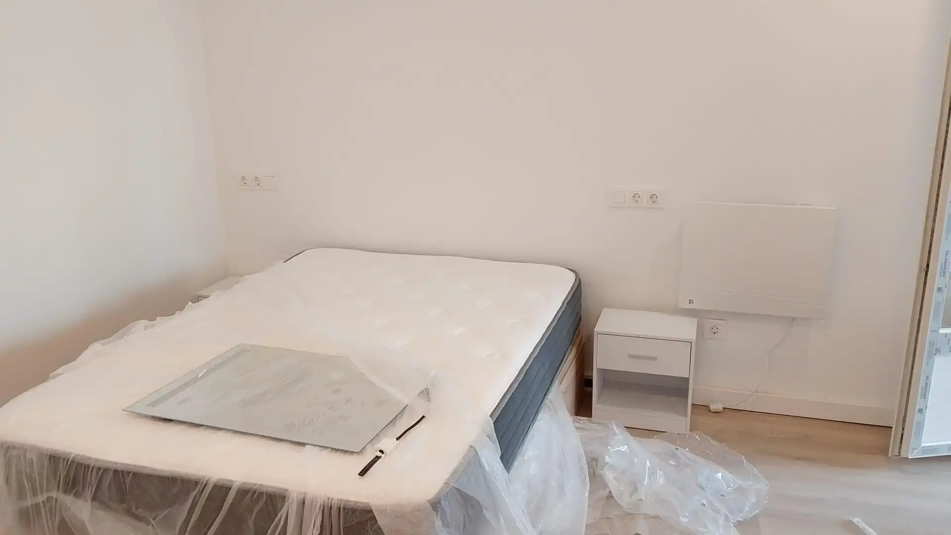 Bedroom of Flat for rent in Oviedo   with Heating, Terrace and Furnished