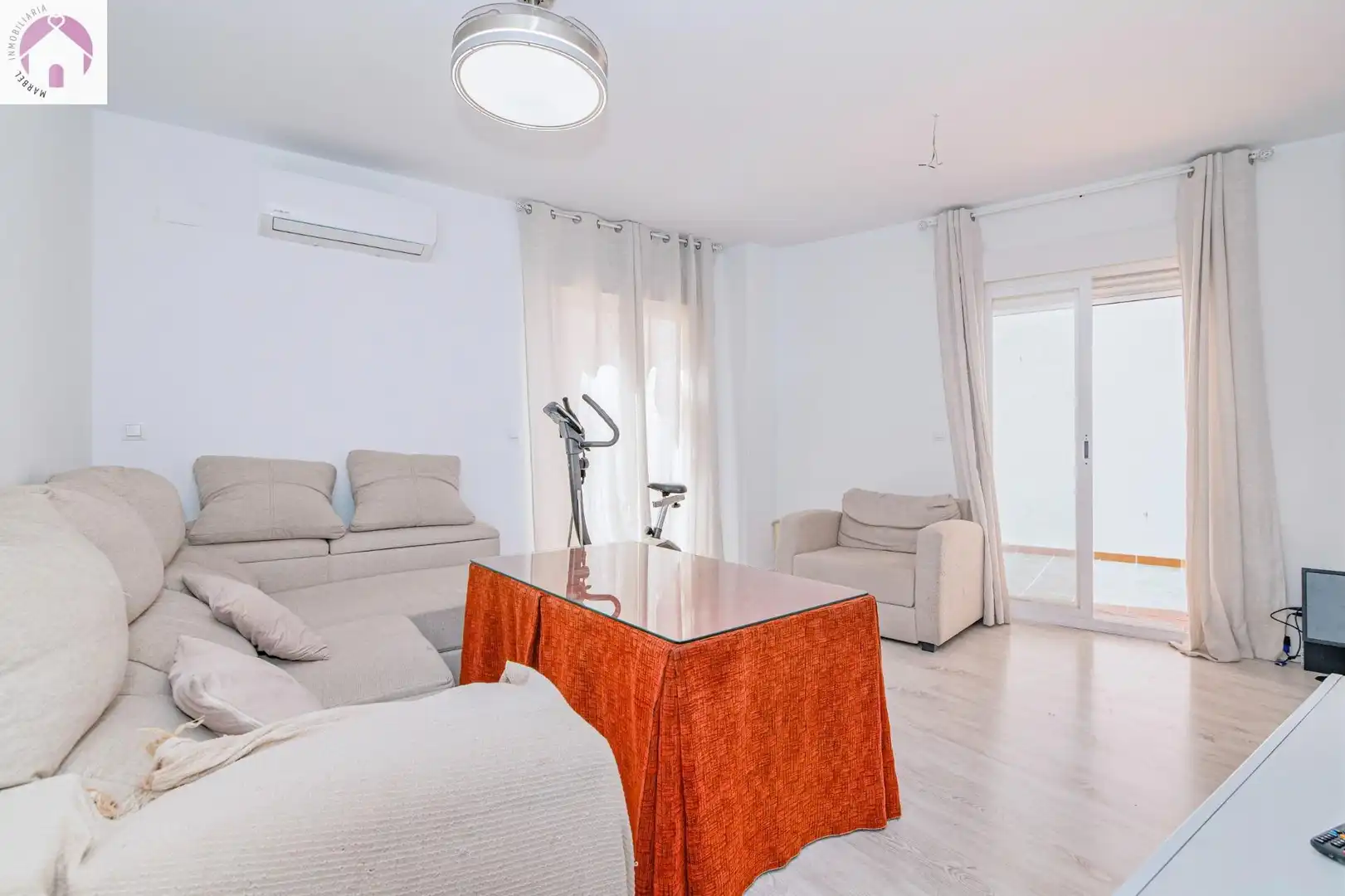 Sala d'estar de Planta baixa en venda en La Zubia amb Aire condicionat, Calefacció i Moblat