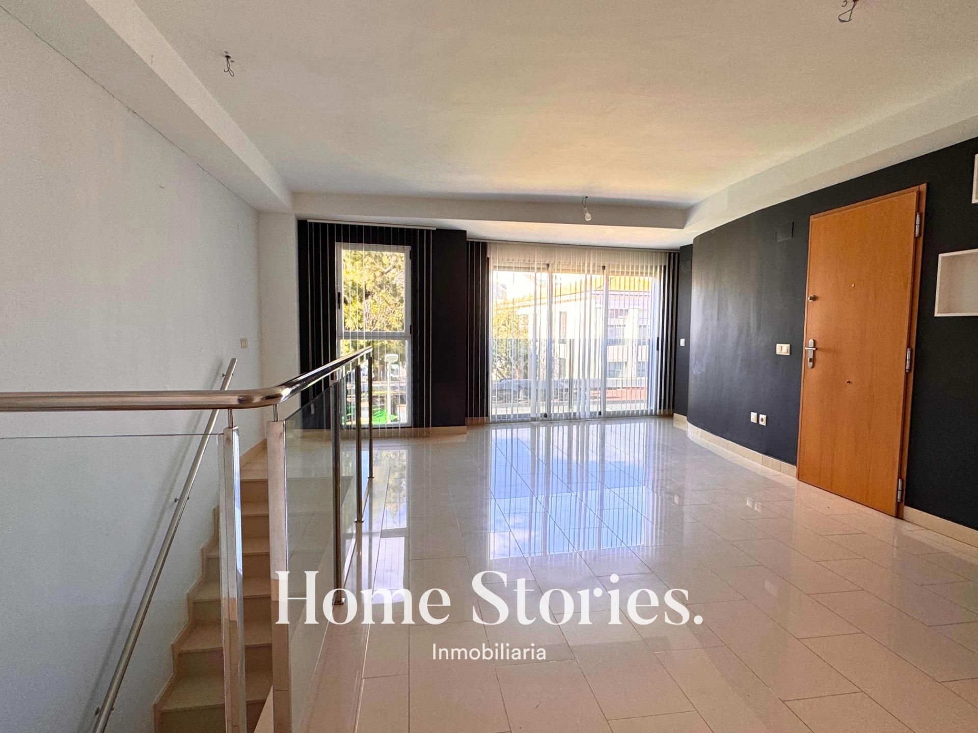 Vista exterior de Dúplex en venda en Gandia amb Calefacció i Terrassa