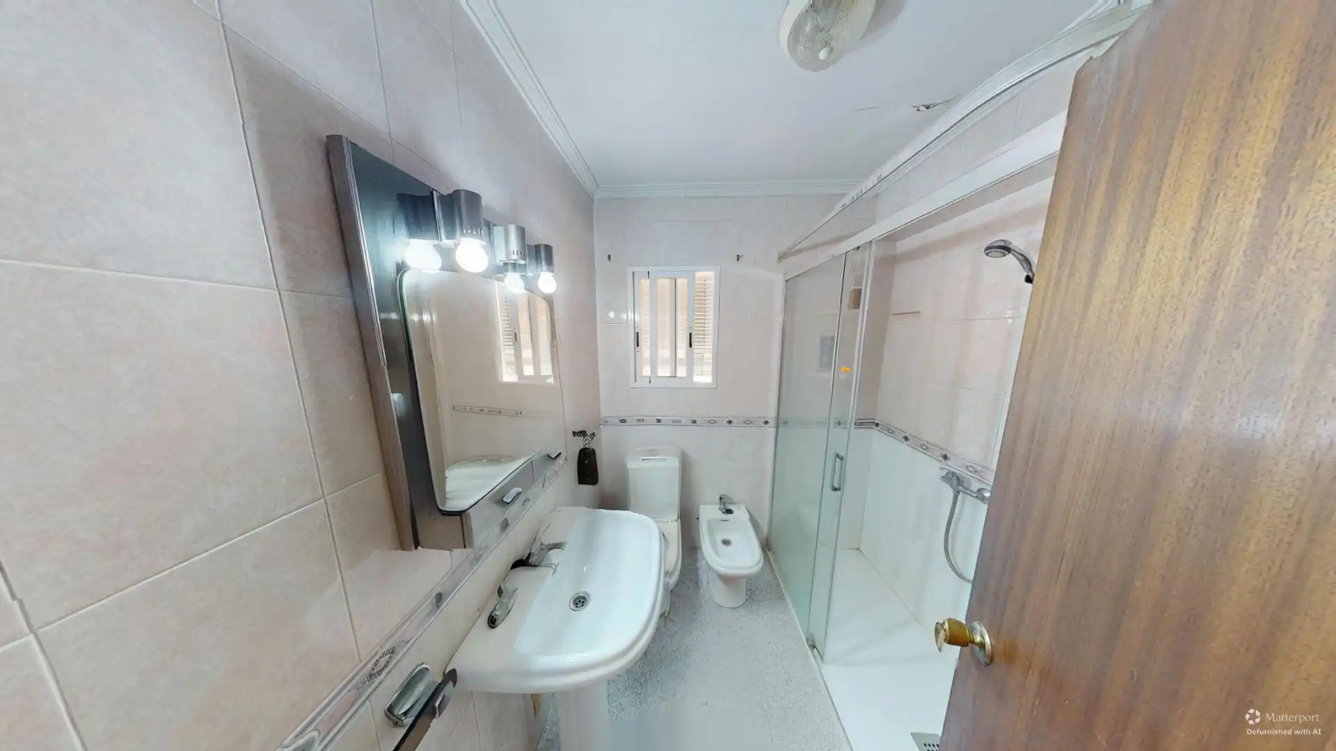 Badezimmer von Wohnung zum Verkauf in Alicante / Alacant mit Möbliert und Balkon