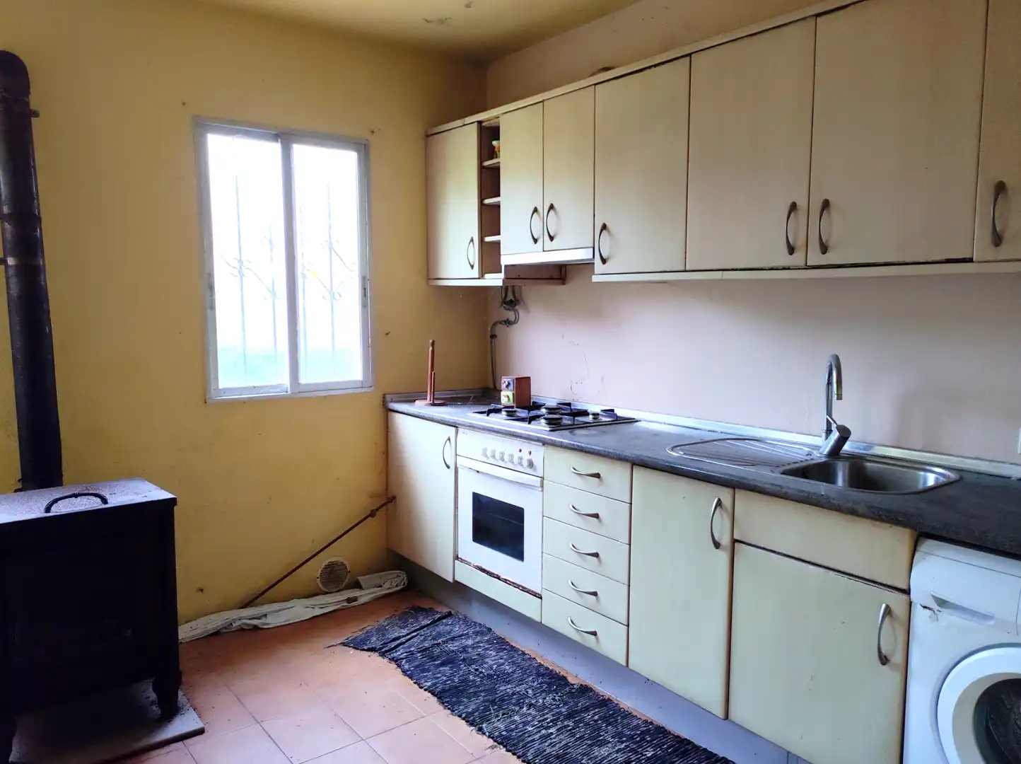Cuina de Casa o xalet en venda en Carral amb Jardí privat