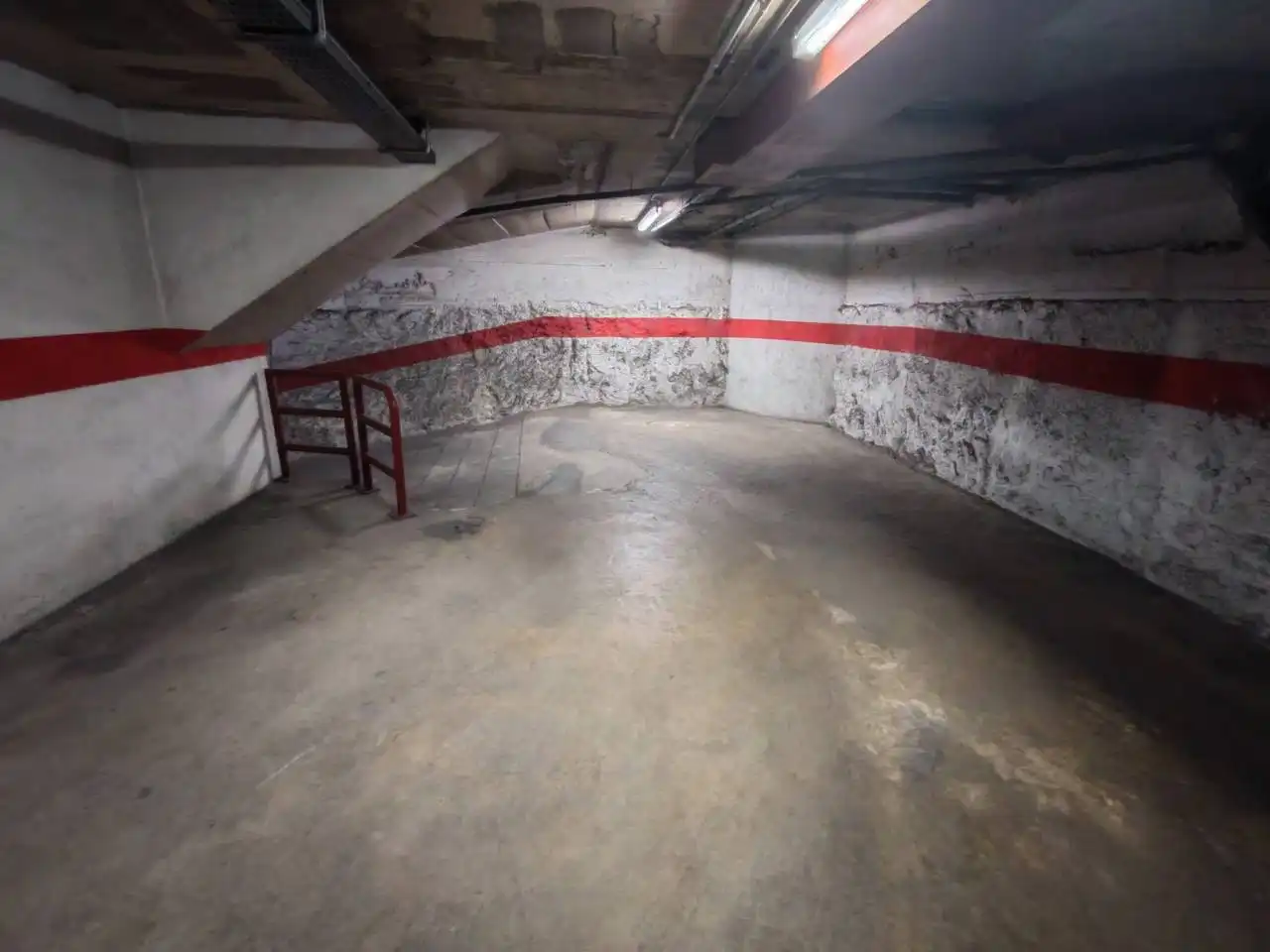 Garage zum Verkauf in Girona Capital