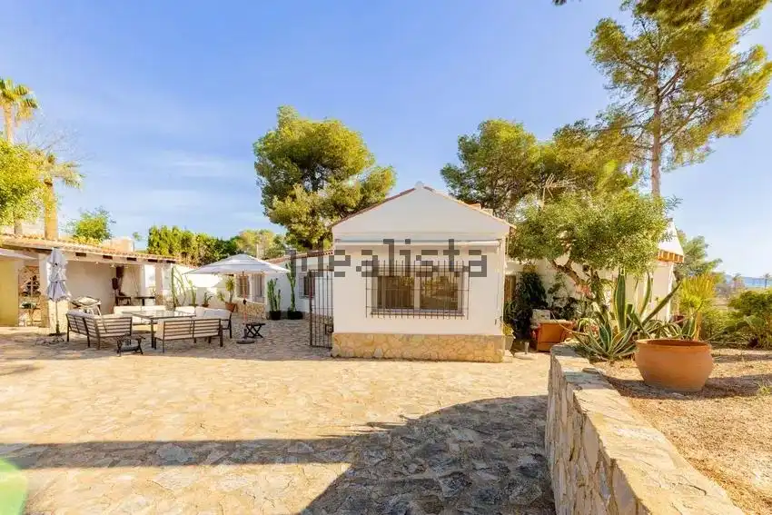 Vista exterior de Casa o chalet en venta en La Nucia con Aire acondicionado, Calefacción y Jardín privado