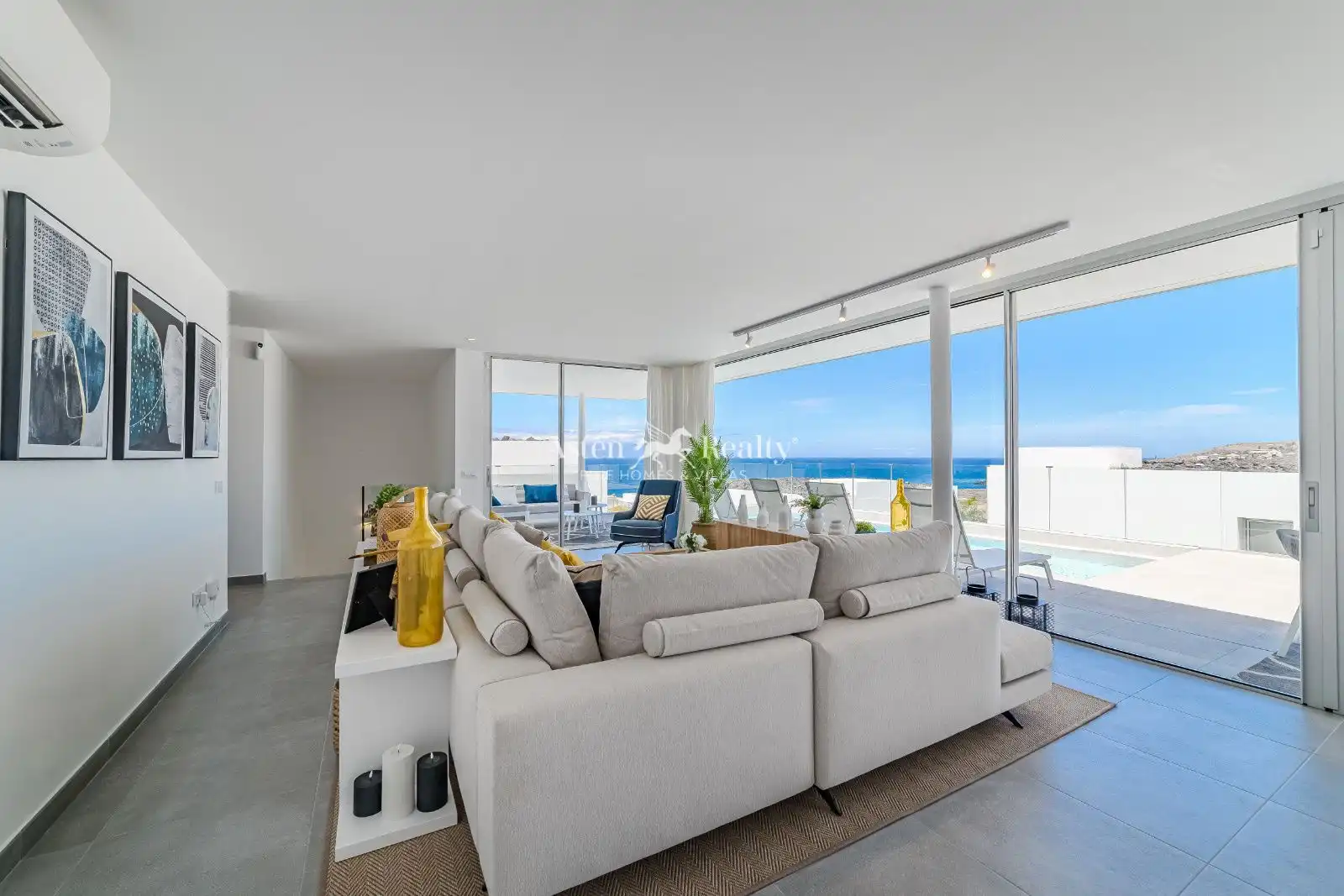 Sala de estar de Casa o chalet en venta en Adeje con Aire acondicionado, Calefacción y Jardín privado