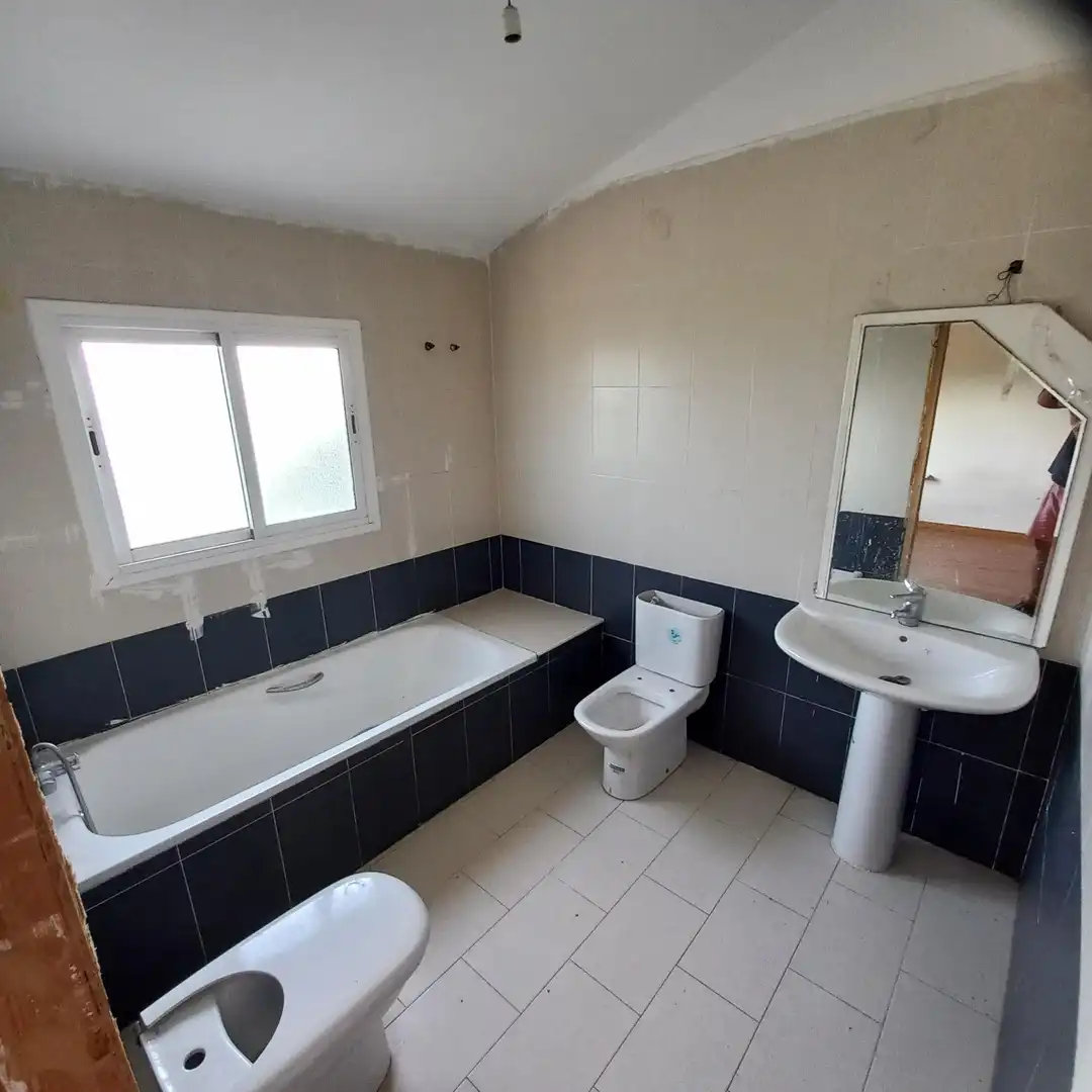 Bany de Casa o xalet en venda en La Granada