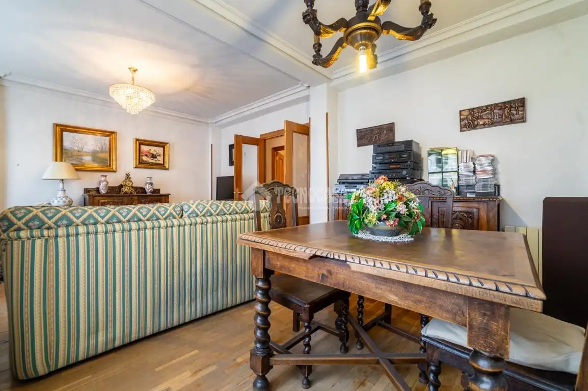 Wohnzimmer von Wohnung zum Verkauf in Madrid mit Parkett