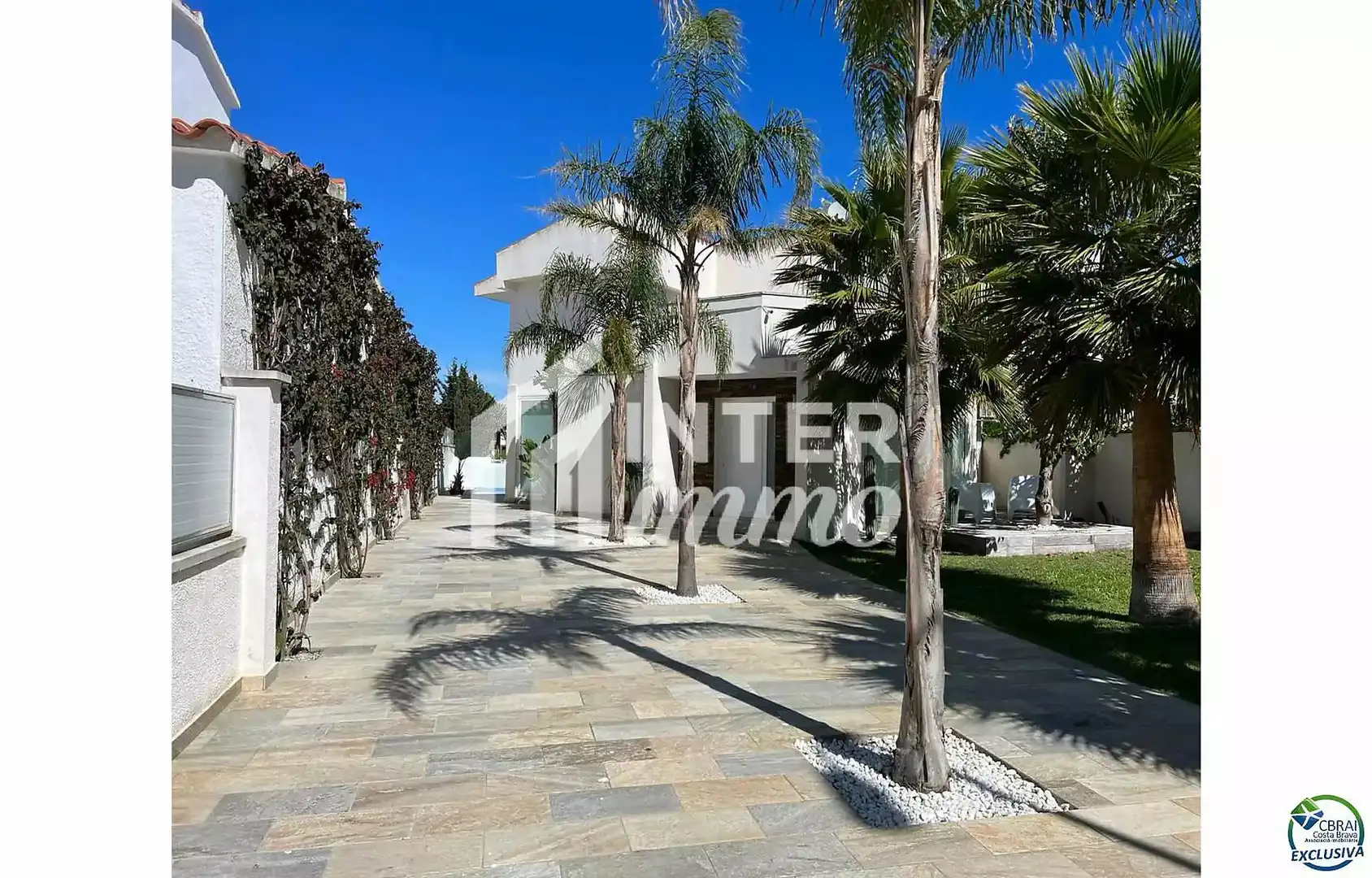 House with pool for sale in Carrer Falconera 24