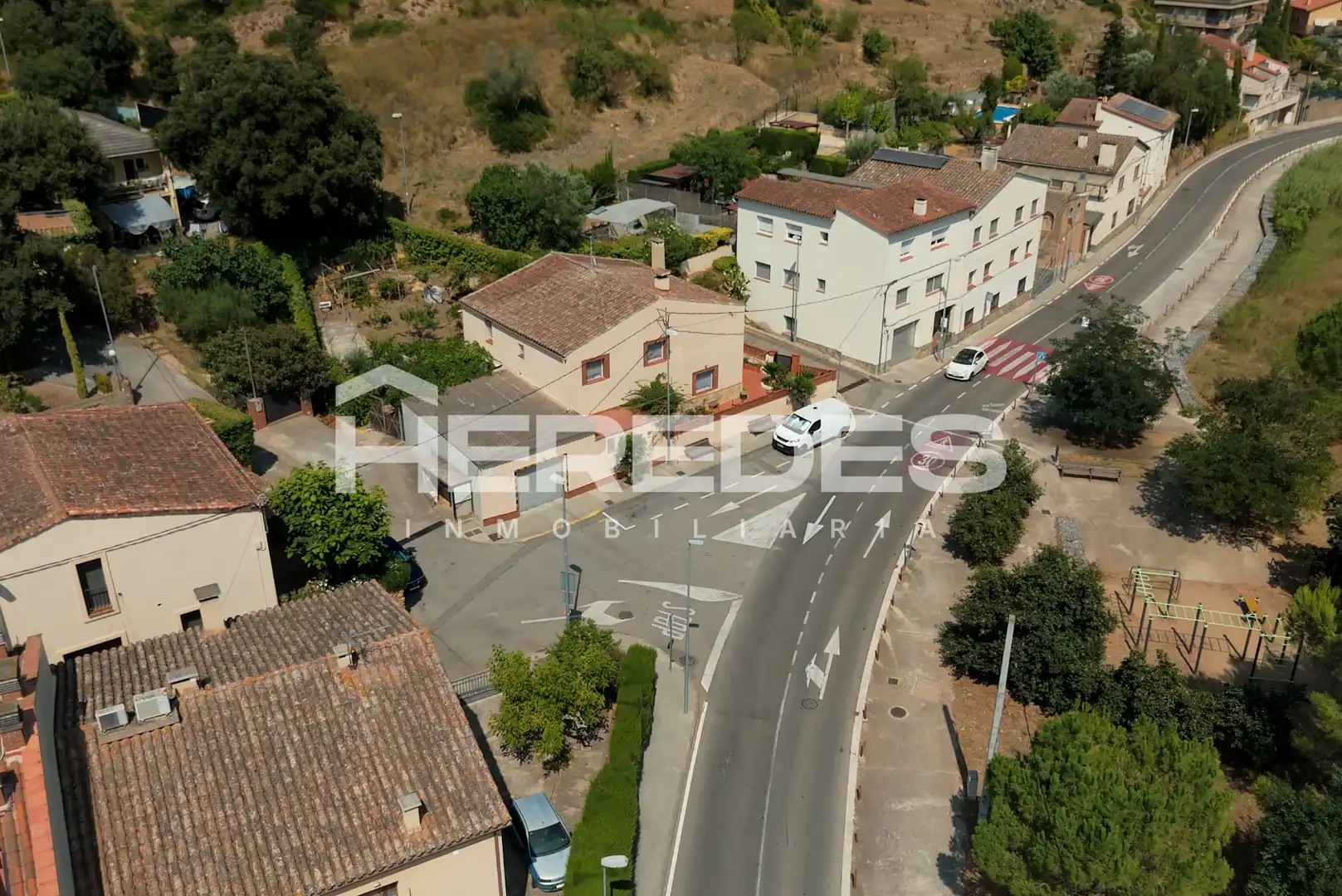 Vista exterior de Casa o xalet en venda en Torrelles de Llobregat amb Jardí privat, Terrassa i Moblat
