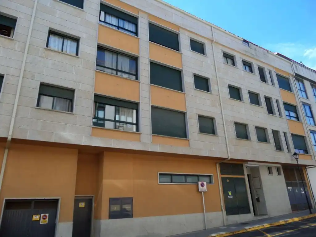 Vista exterior de Piso en venta en Ribeira con Balcón