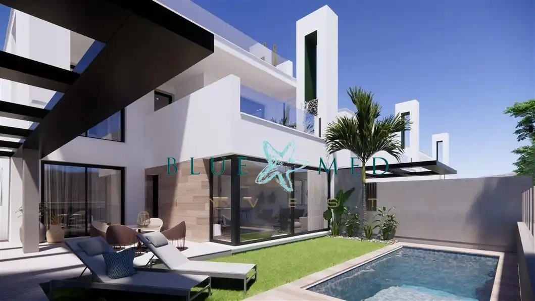 Detached house with pool for sale in Mar Menor Golf