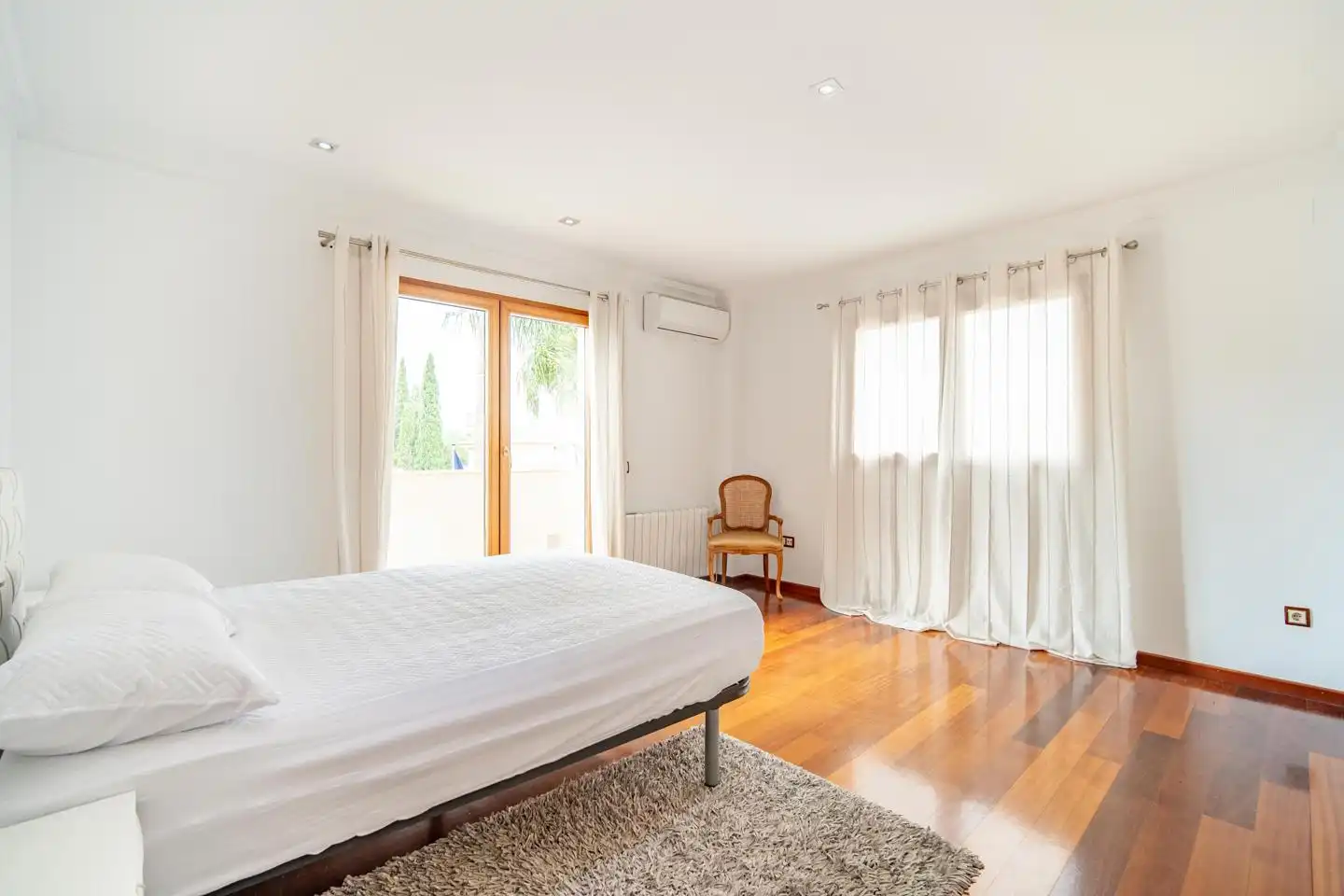 Schlafzimmer von Haus oder Chalet zum Verkauf in Bétera mit Klimaanlage, Heizung und Privatgarten
