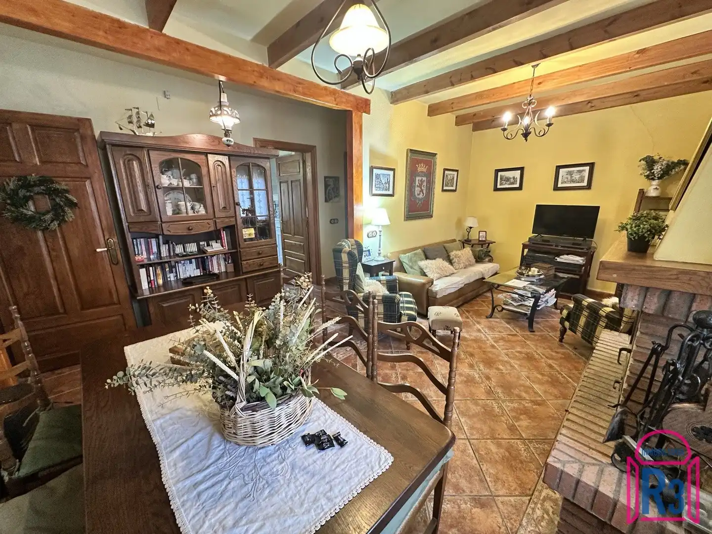 Sala d'estar de Casa o xalet en venda en Matallana de Torío amb Moblat