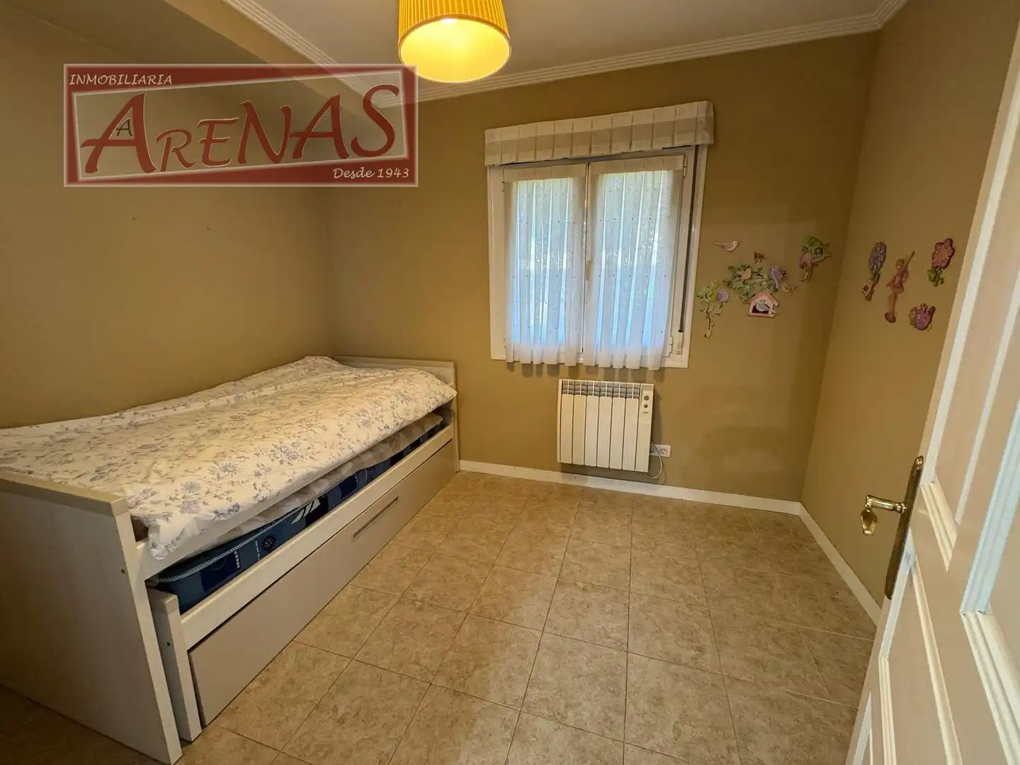 Dormitori de Apartament en venda en Laredo amb Calefacció, Jardí privat i Moblat