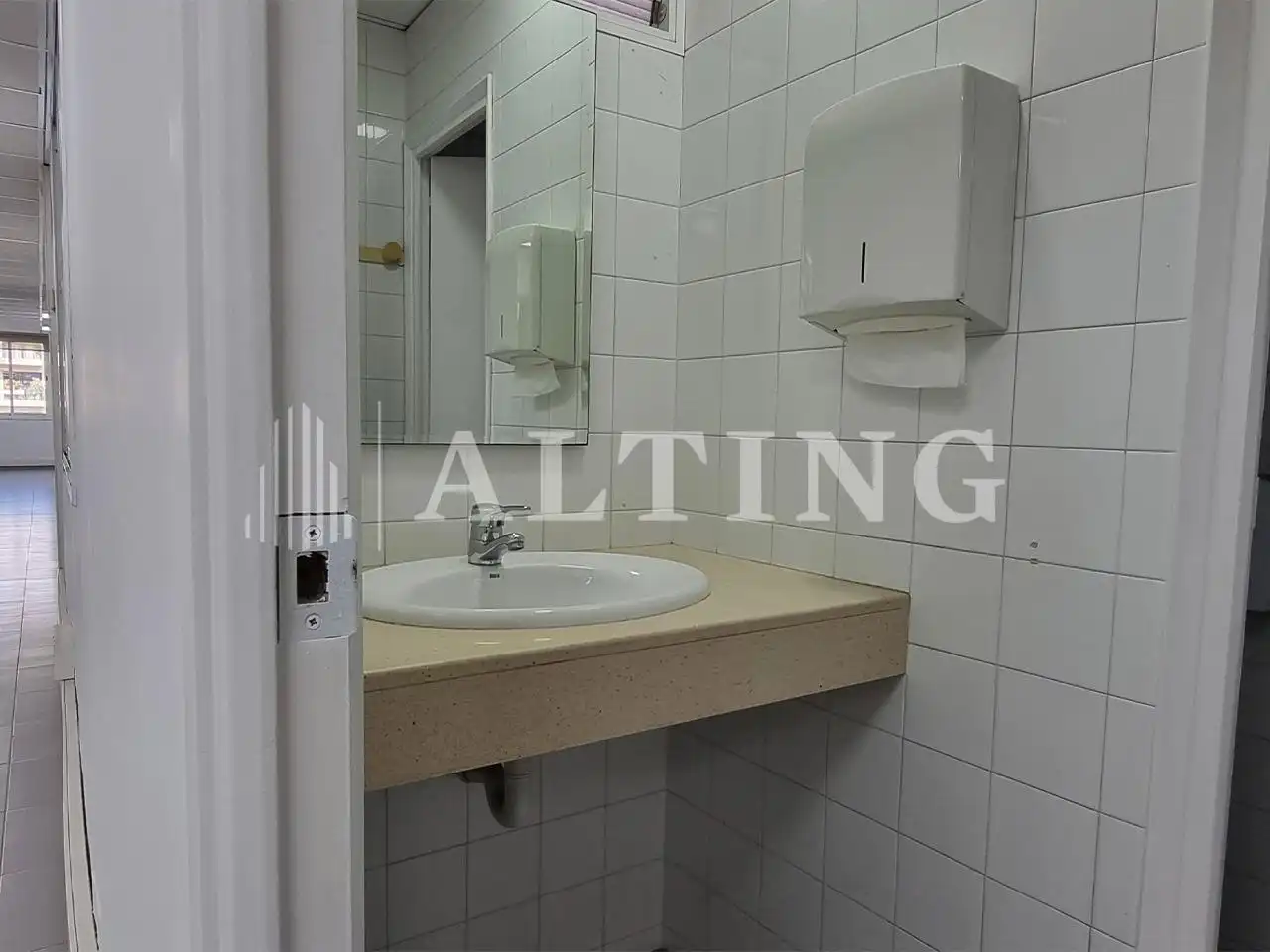 Office space with lift to rent in Entença, imagen 21